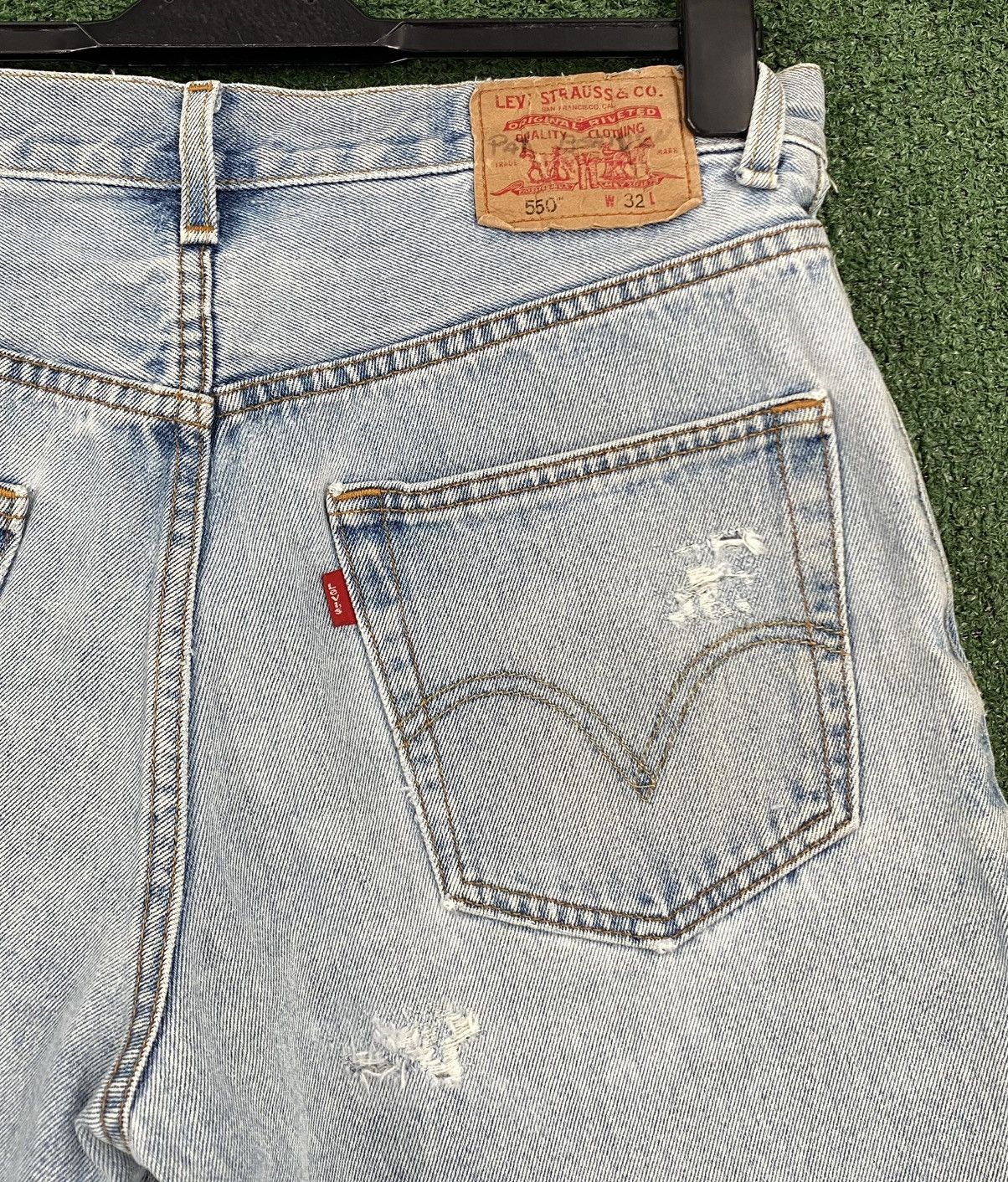 Levi's Vintage Clothing Y2K Levi’s 550 Relaxed Fit Jean Distressed Hemmed Shorts 31 Size US 31 - 7 Thumbnail