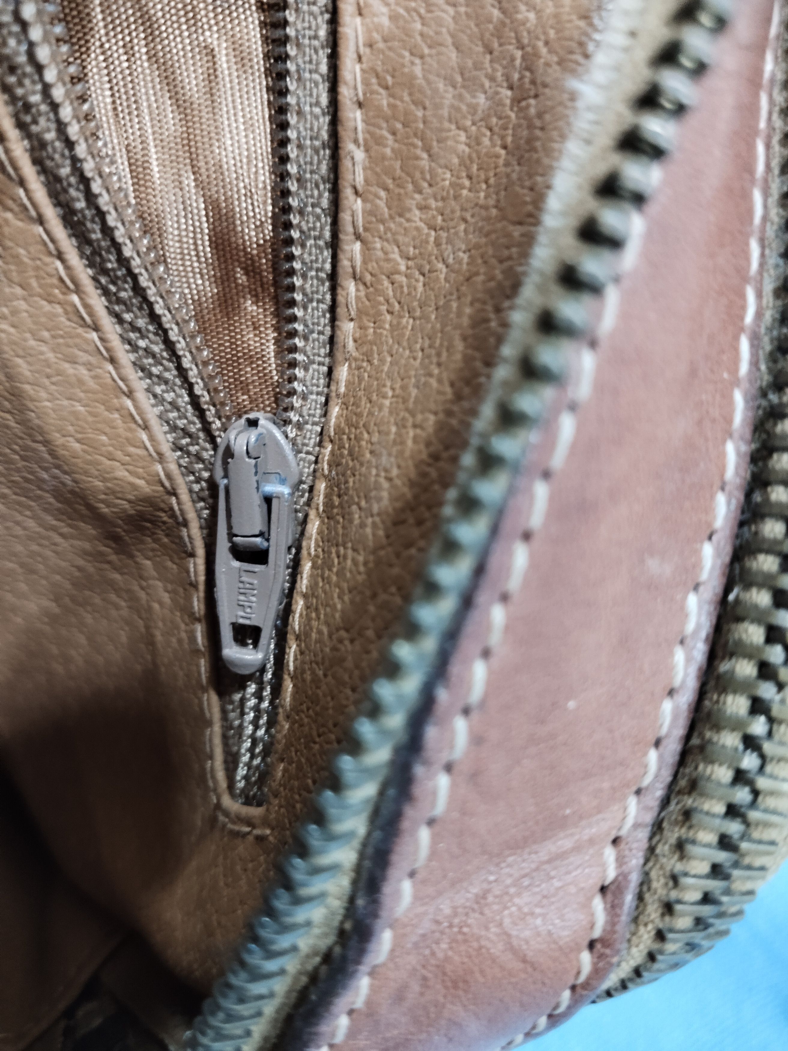 Celine × Vintage Vintage Celine Leather Crossbody Bag Size ONE SIZE - 9 Thumbnail
