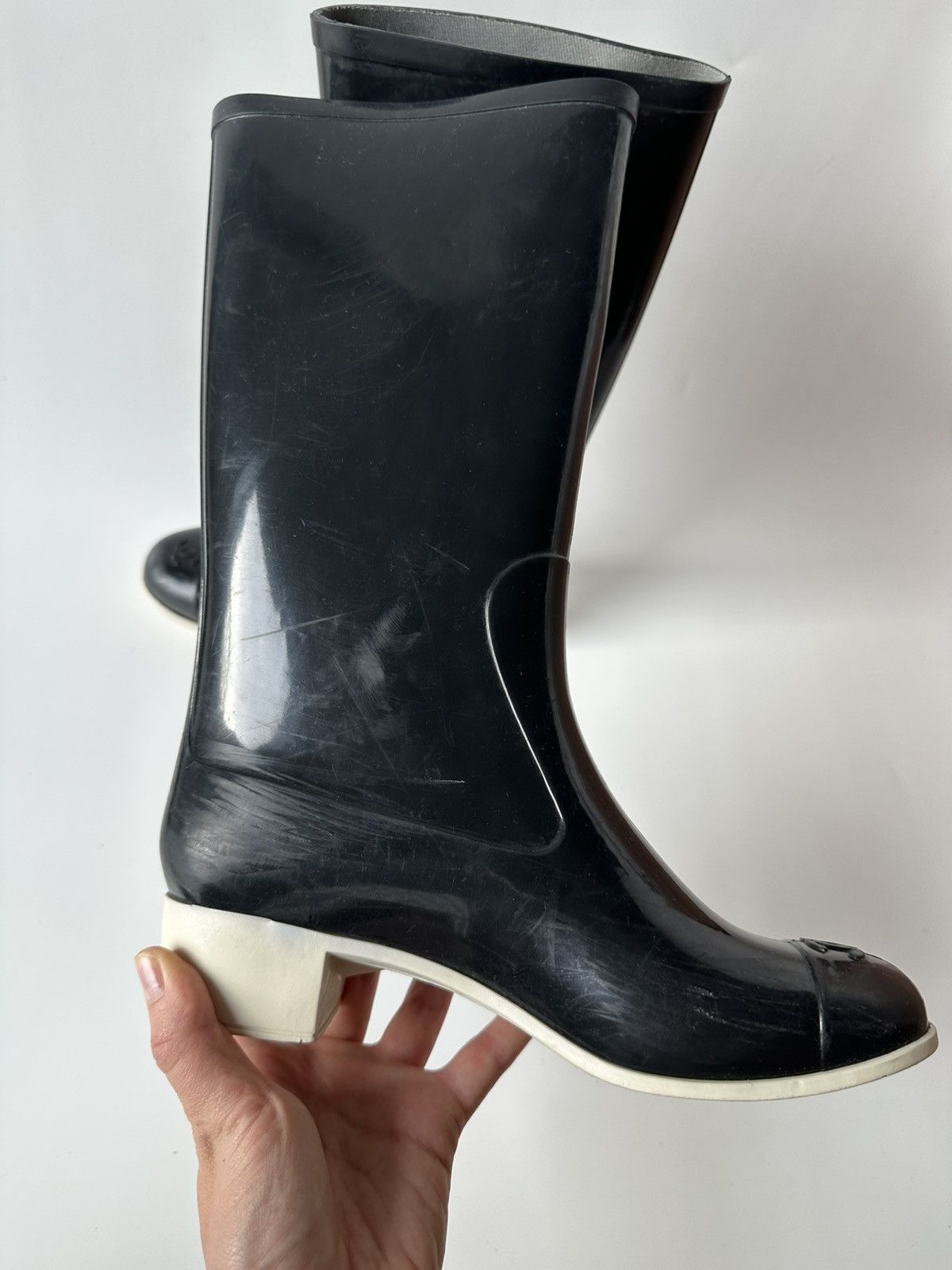 Chanel Chanel Black Rubber Camellia Flower Rain Boots Size US 7 / IT 37 - 12 Thumbnail
