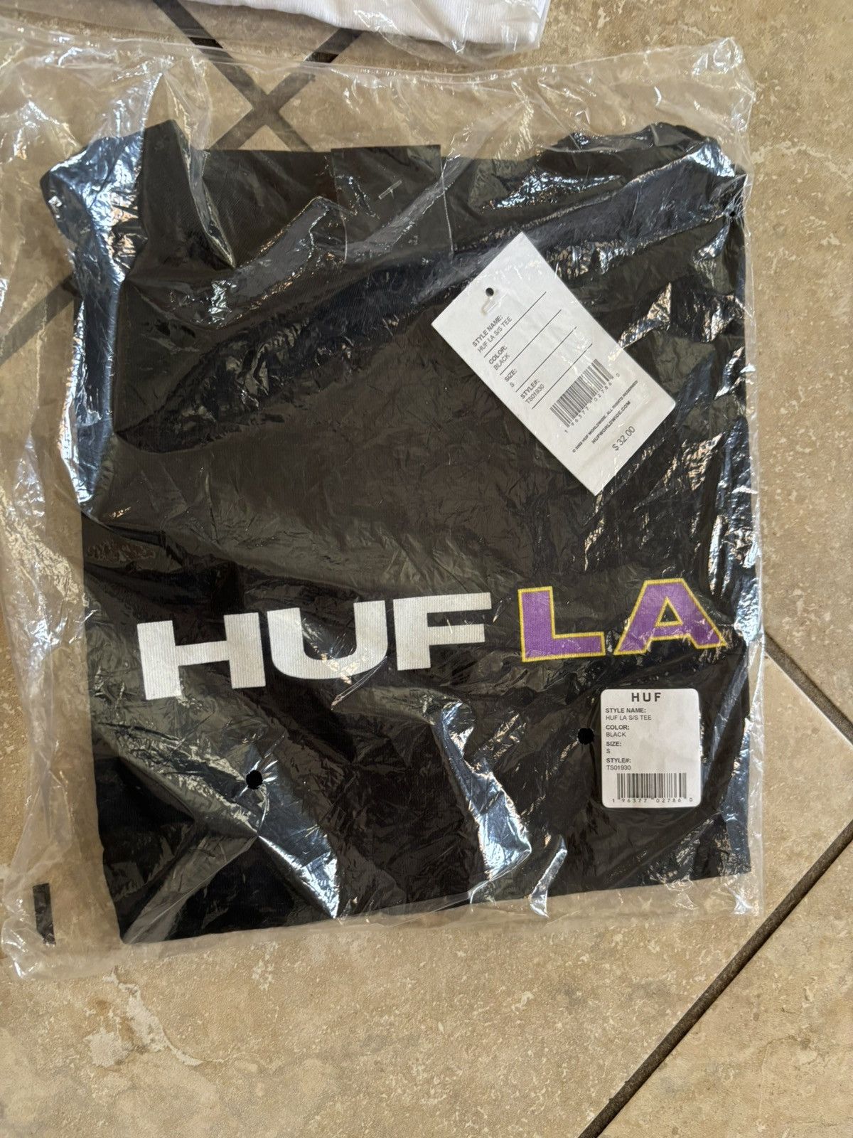 Huf Huf la los angles tee black small Size US S / EU 44-46 / 1 - 1 Preview