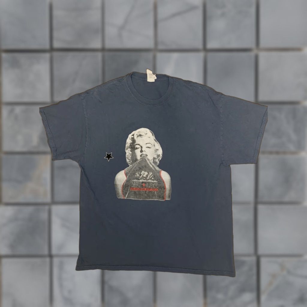 Vintage Marlyn Monroe California T-Shirt Blue XL Men 24x28 Y2K Size US XL / EU 56 / 4 - 1 Thumbnail