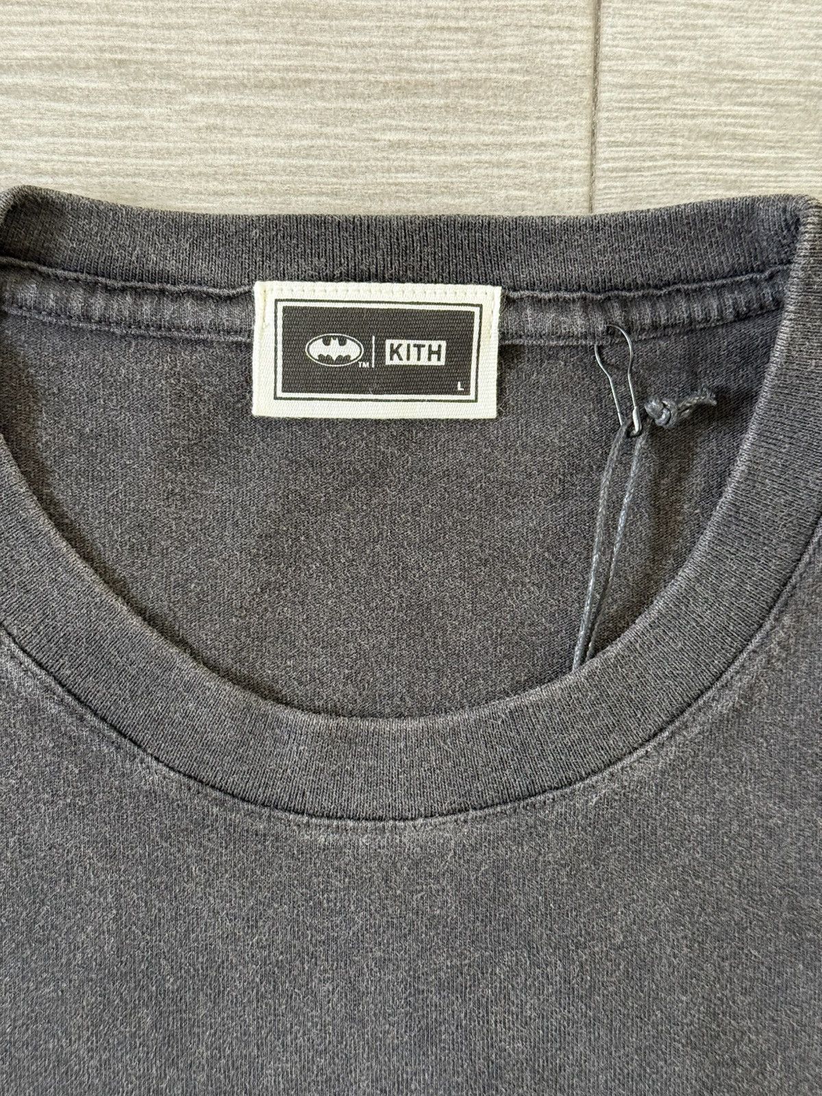 Kith KITH Batman Logo khm032794-001 Vintage Tee Black Size Large Size US L / EU 52-54 / 3 - 3 Thumbnail