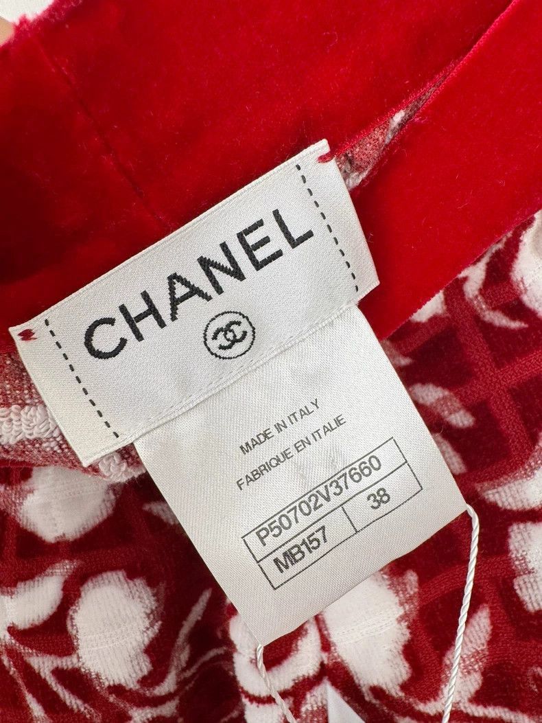 Chanel Chanel Red Floral Velvet Shorts Size 37" - 2 Thumbnail