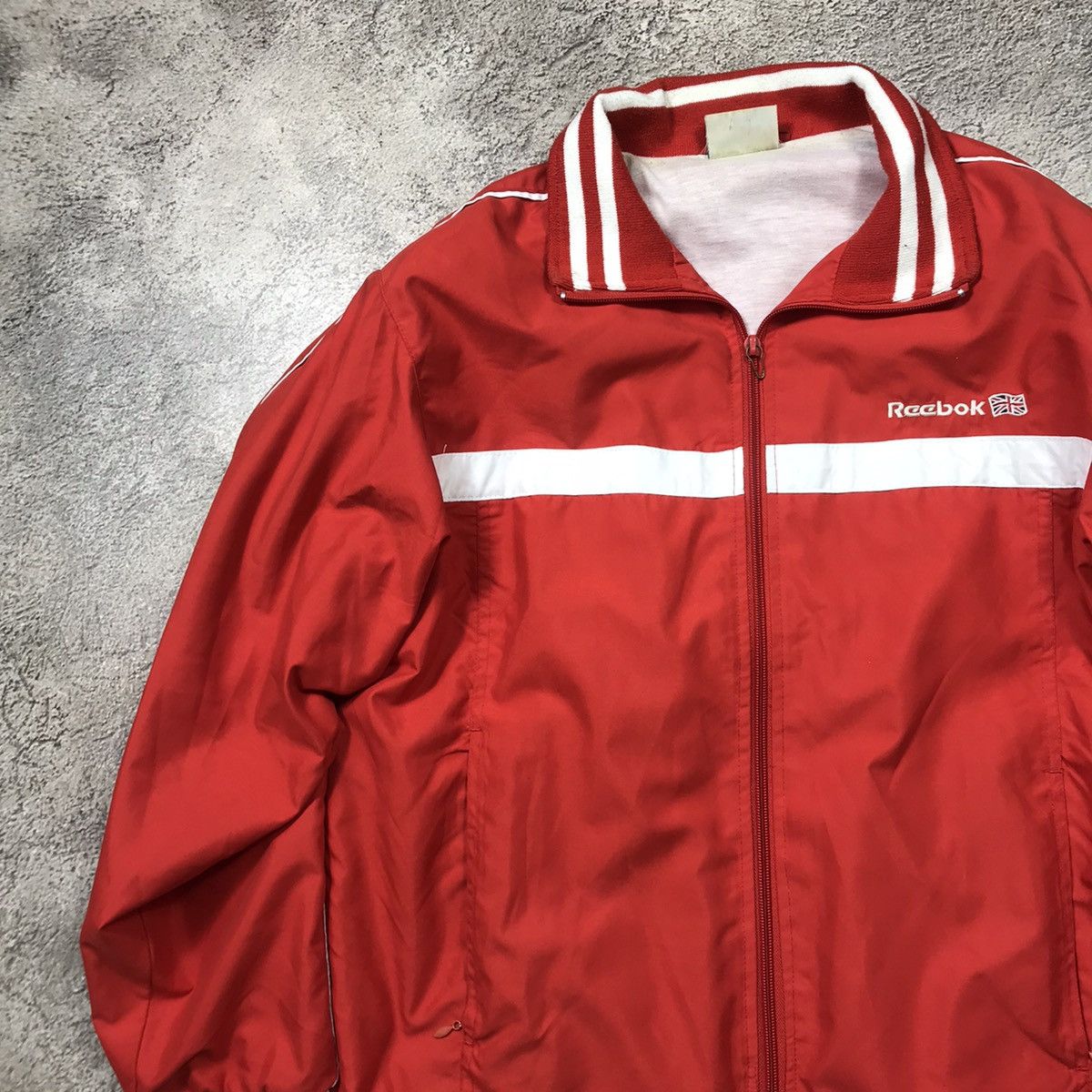 Vintage Vintage 90s Reebok Red Windbreaker Jacket Streetwear Slim L Size US L / EU 52-54 / 3 - 2 Thumbnail