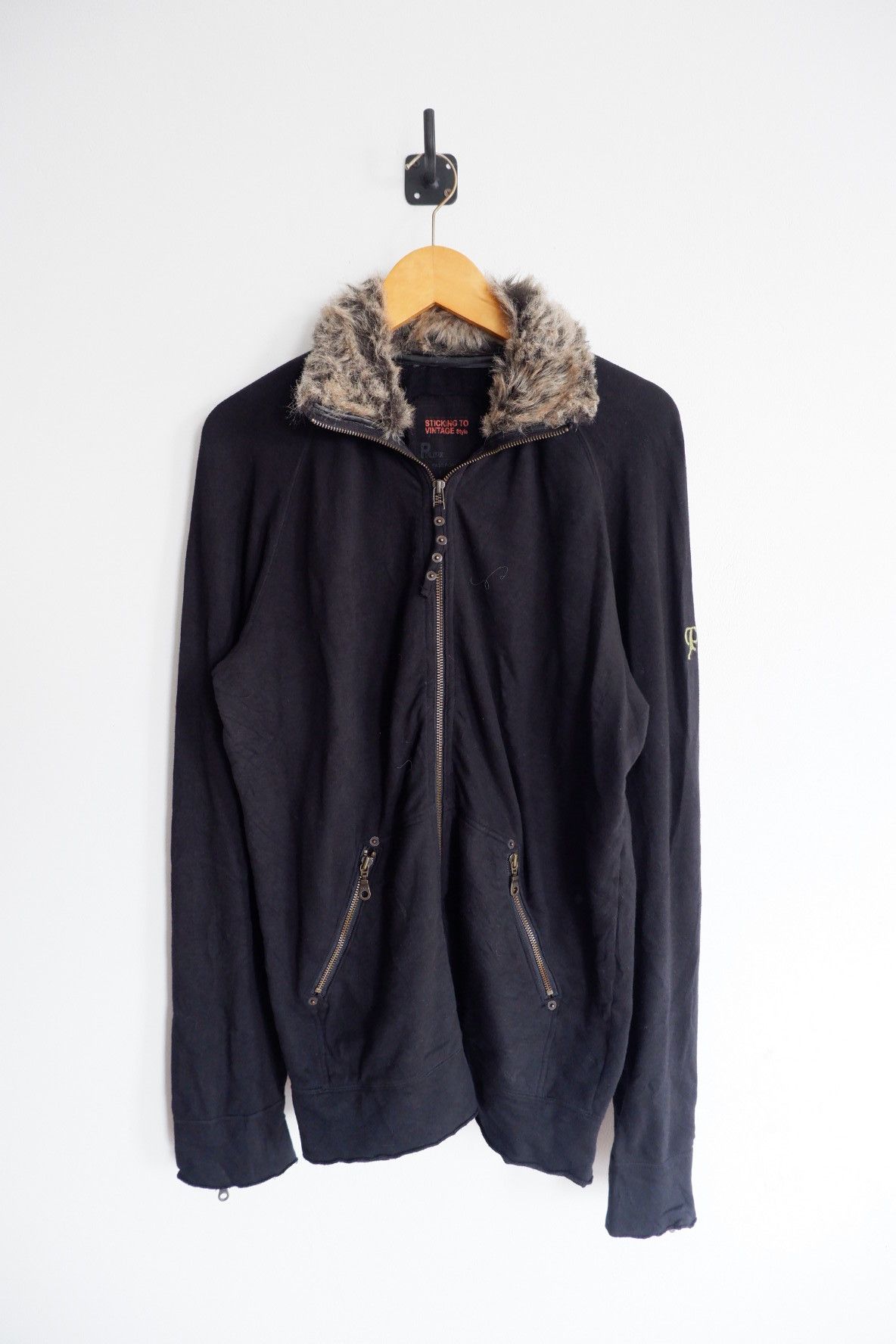 If Six Was Nine VIntage 2000s Politix Fur Neck Sweater Size US L / EU 52-54 / 3 - 1 Thumbnail
