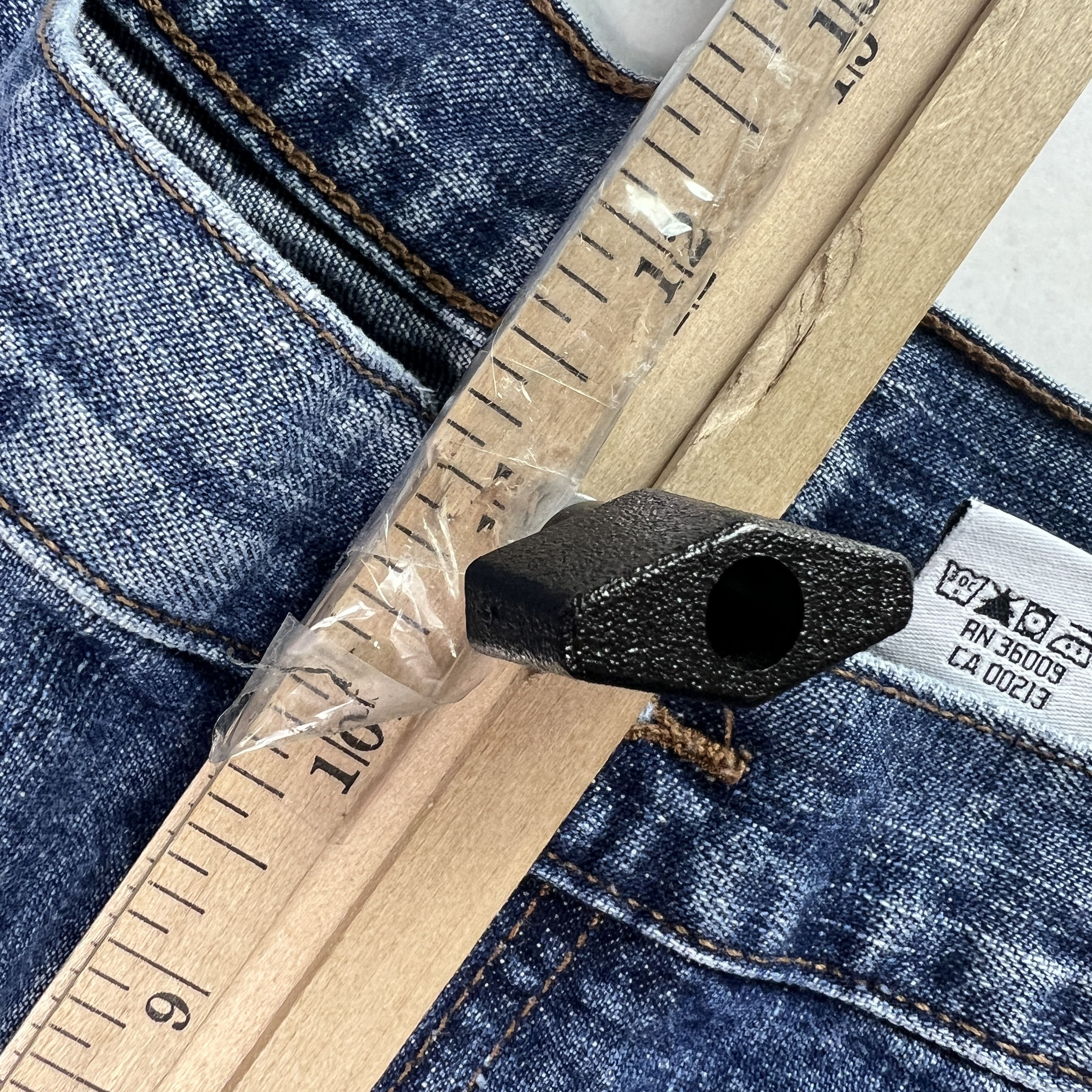 Calvin Klein Y2K Calvin Klein Shorts High Rise Blue Denim Jorts No Tags Size 34" / US 12 / IT 48 - 15 Thumbnail
