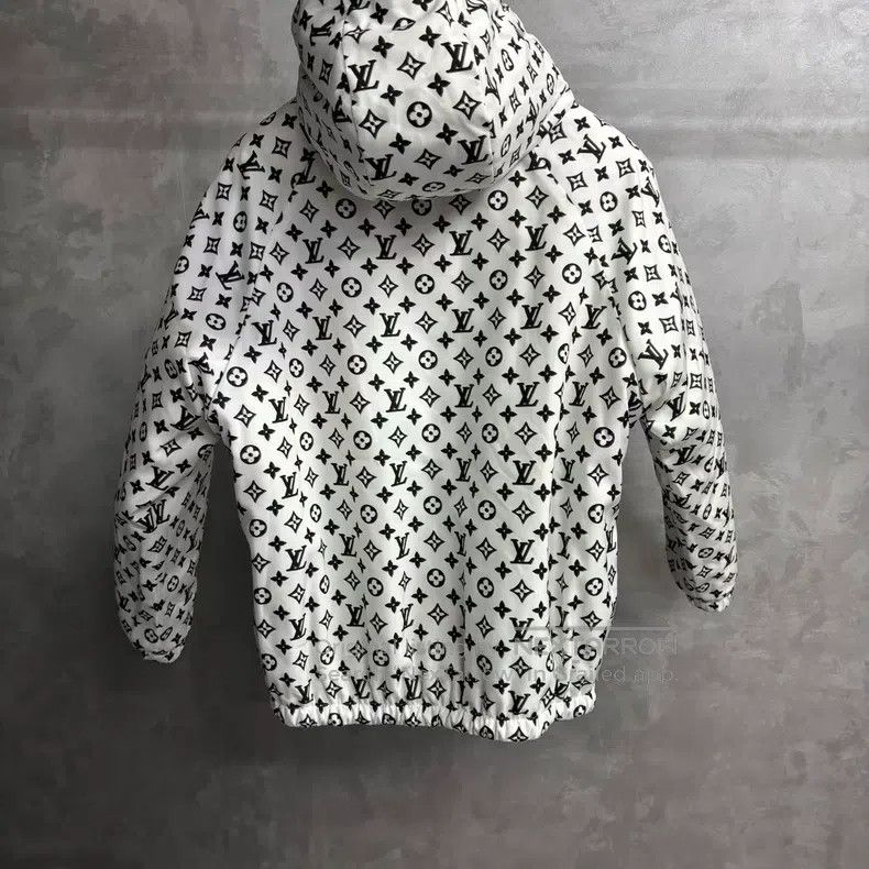 Louis Vuitton Louis Vuitton White Full Logo Reversible Hooded Long Sleev Size XS / US 0-2 / IT 36-38 - 8 Thumbnail