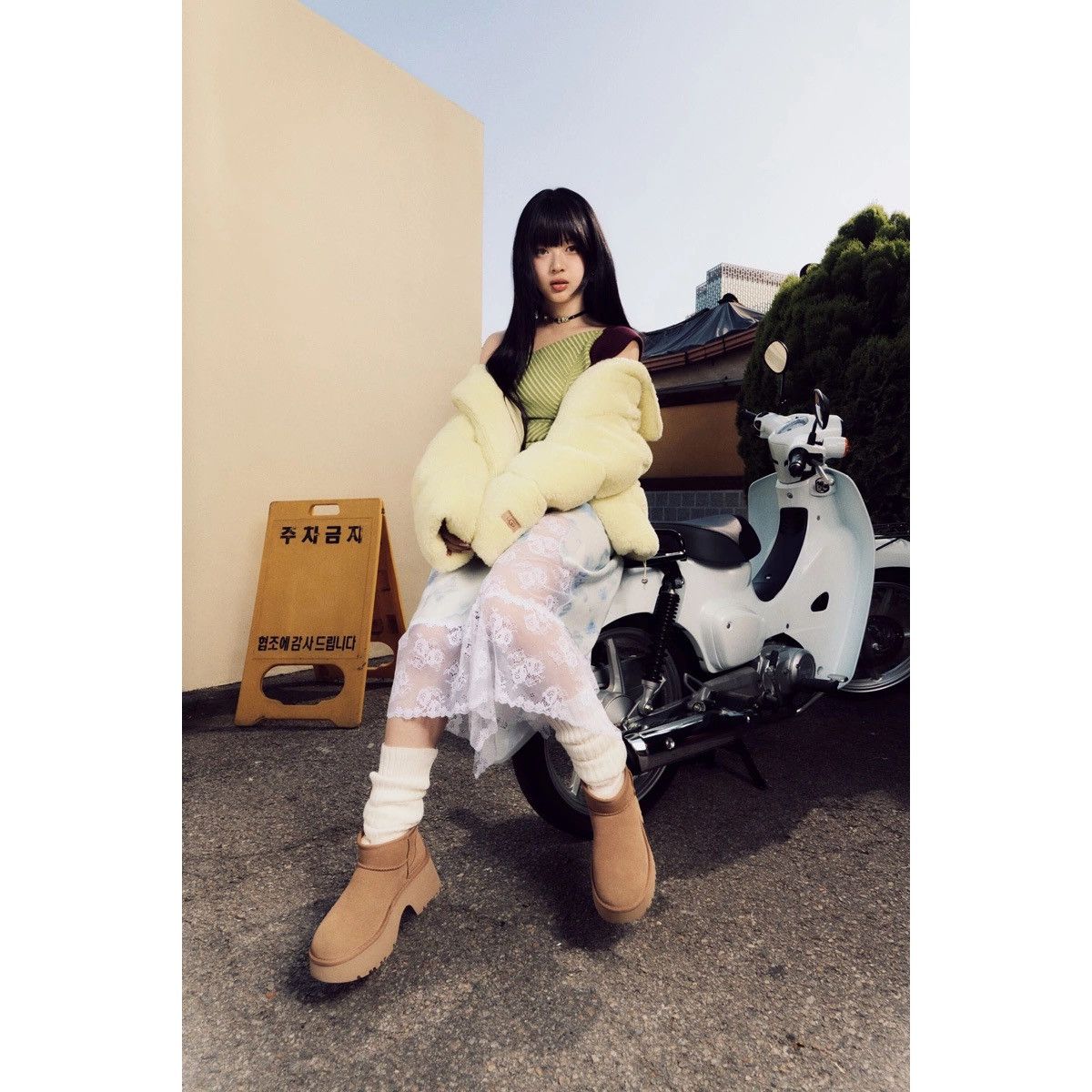 Ugg UGG® Classic Ultra Mini New Heights Boots size US 10 Size US 10 / IT 40 - 3 Thumbnail