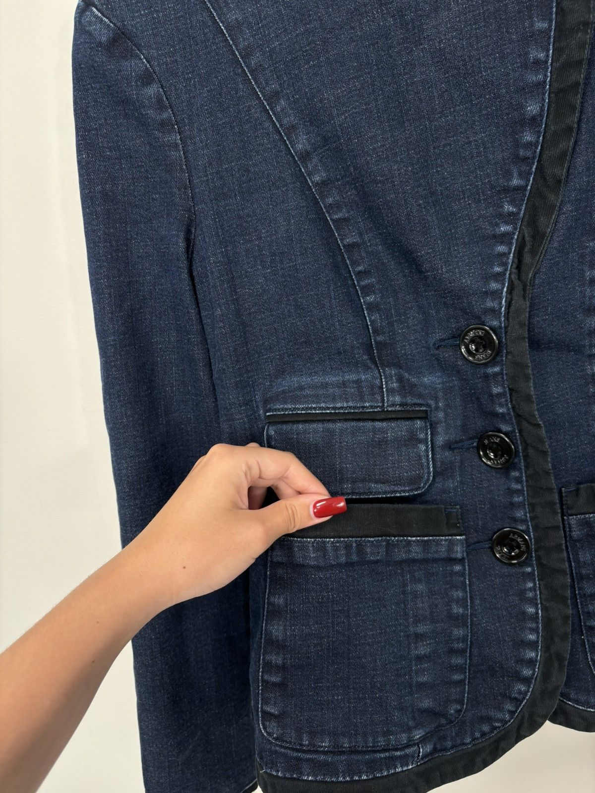 Armani Vintage Armani Jeans Indigo Women’s Archival Denim Jacket Size L / US 10 / IT 46 - 7 Thumbnail