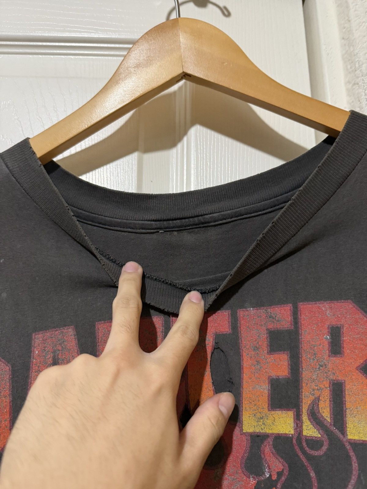 Vintage Vintage Thrashed 90s Pantera Tee Size US L / EU 52-54 / 3 - 5 Thumbnail