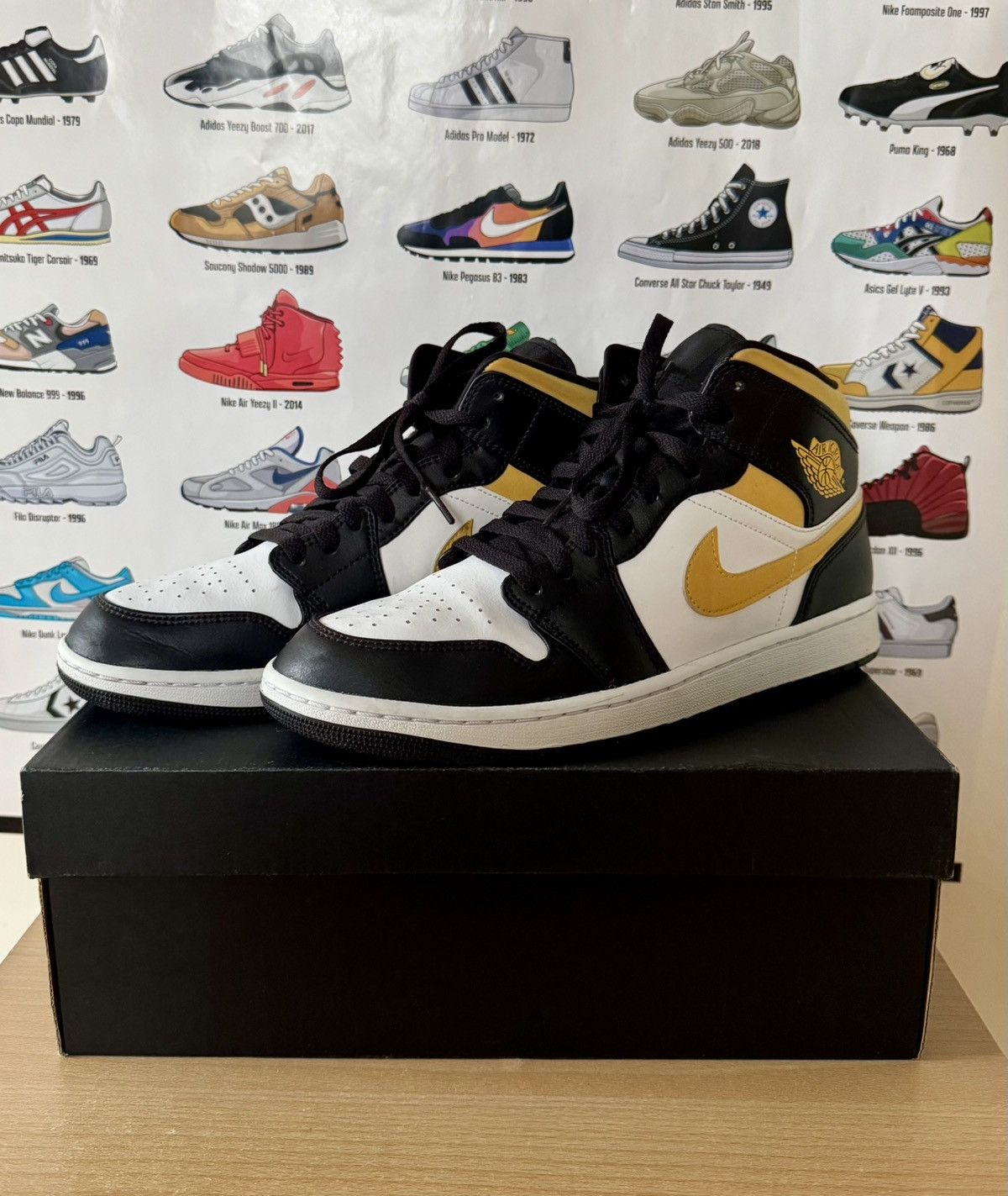 Nike Nike Air Jordan 1 Mid Size US 10 / EU 43 - 1 Thumbnail