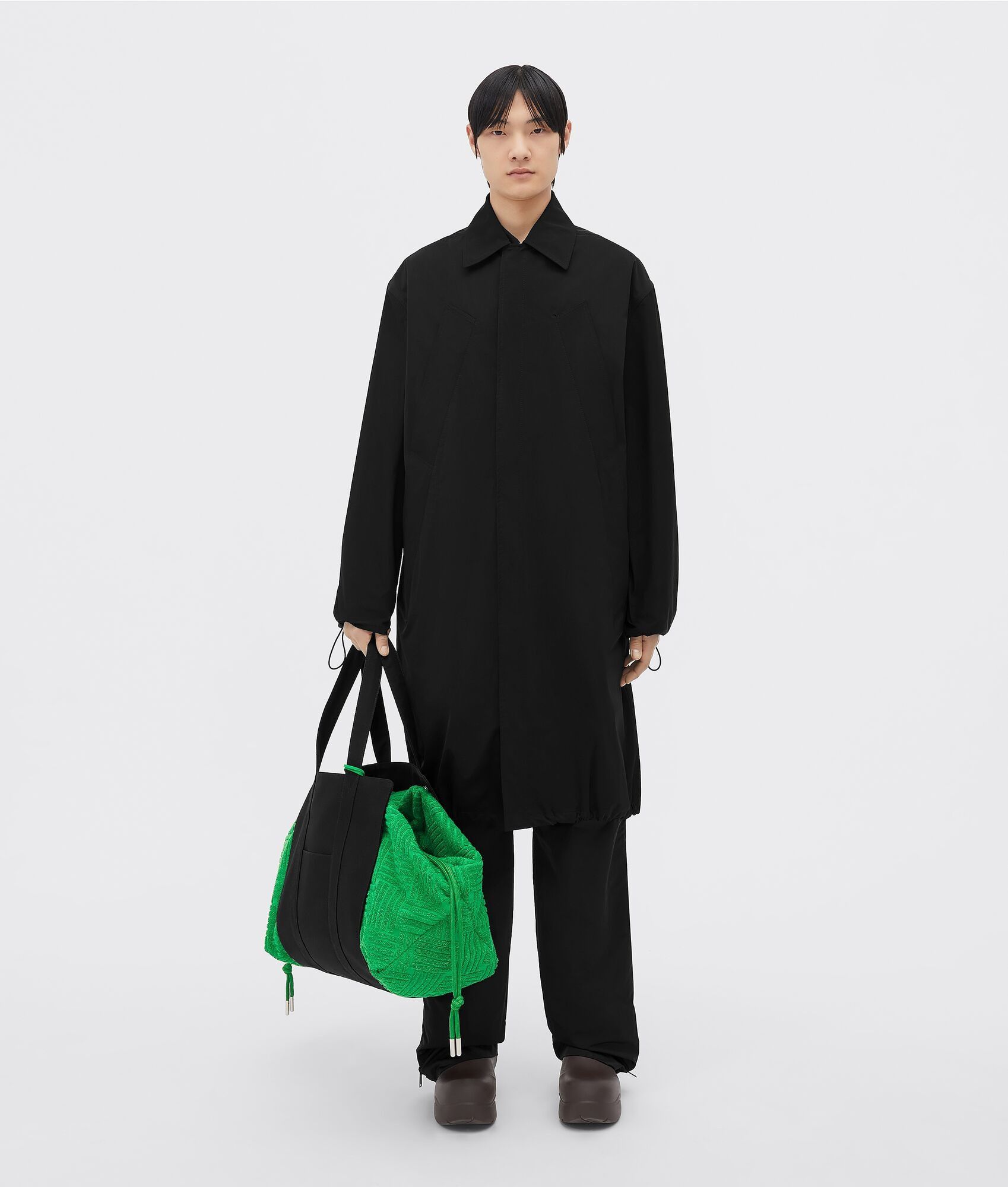 Bottega Veneta o1n1vont1125 Size: OS / Unisex Roll Up Bag in Black/Grass Size ONE SIZE - 5 Thumbnail