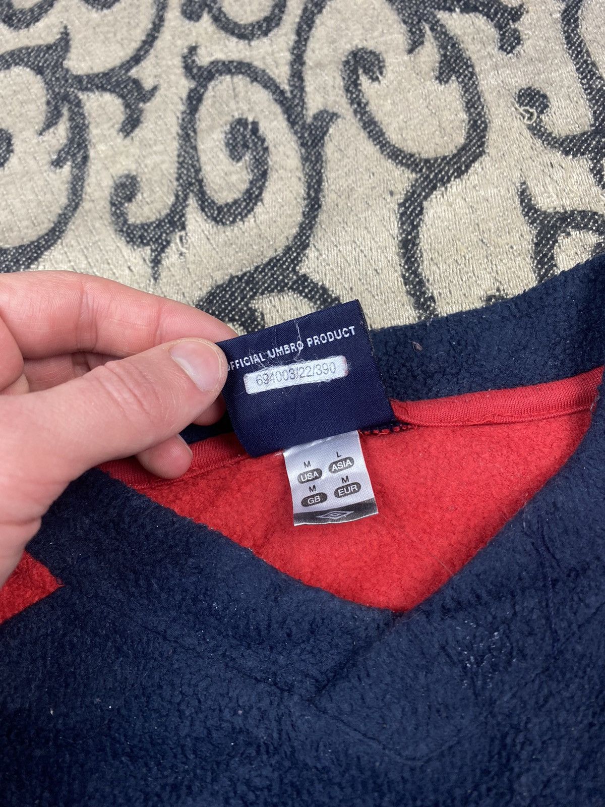 Umbro × Vintage Vintage 00s Umbro Fleece Big Embroidery Logo Sweatshirt Size US M / EU 48-50 / 2 - 5 Thumbnail