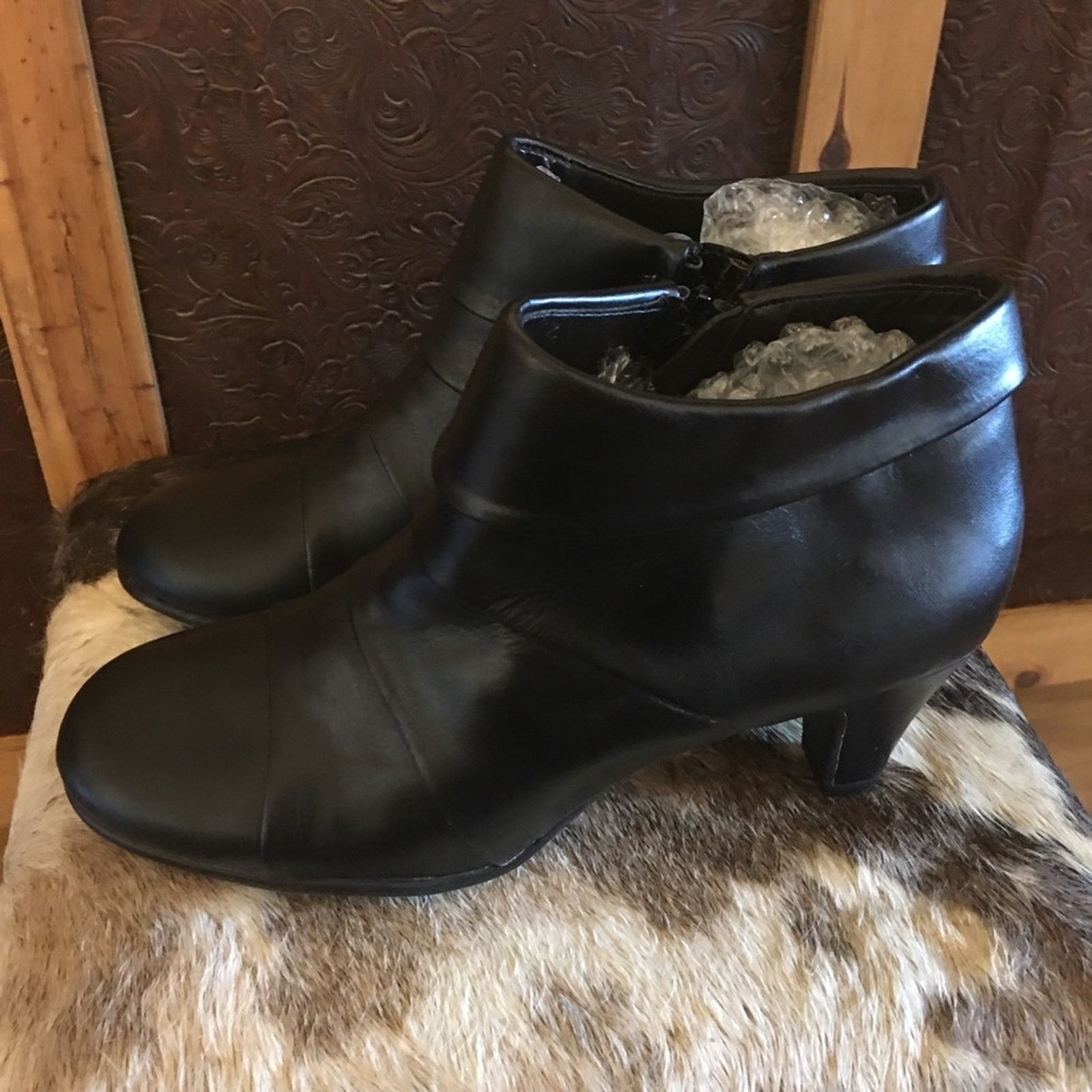 Other Aerosoles black play pleat heeled ankle bootie 7M Size US 7 / IT 37 - 3 Thumbnail