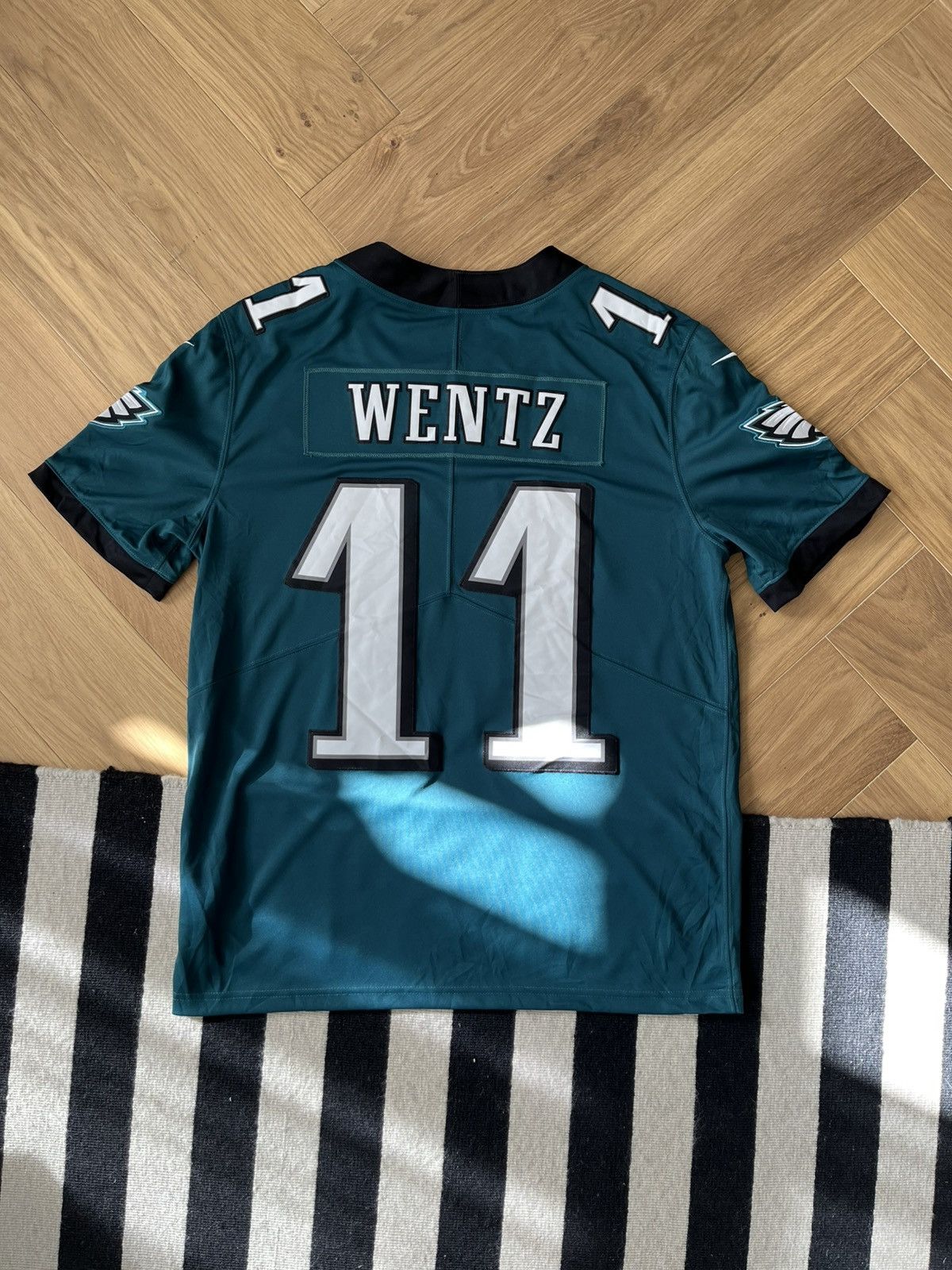 Nike Philadelphia Eagles #11 Carson Wentz NFL Jersey – Size L Size US L / EU 52-54 / 3 - 7 Thumbnail