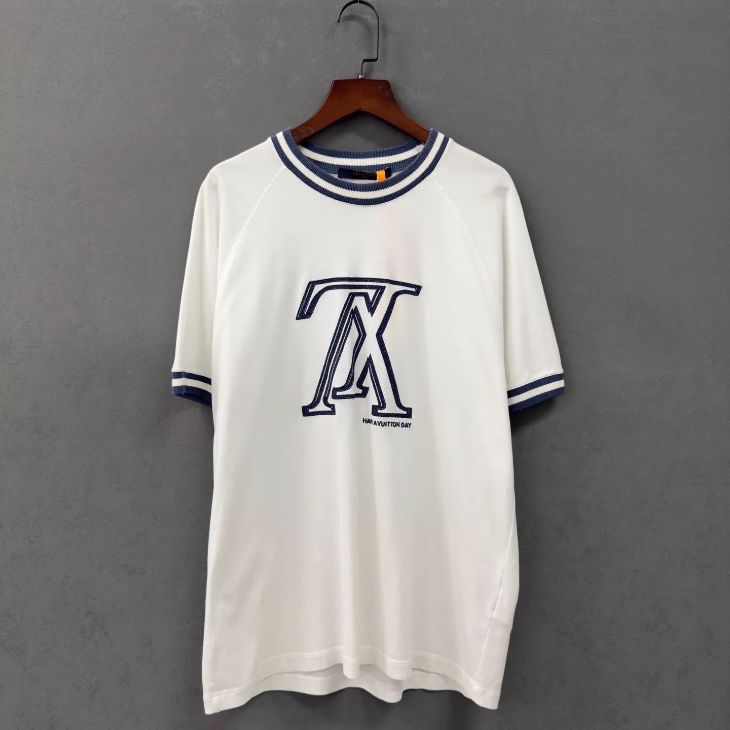 Louis Vuitton LV Reverse Logo Embroidered Short Sleeve Size US M / EU 48-50 / 2 - 1 Thumbnail