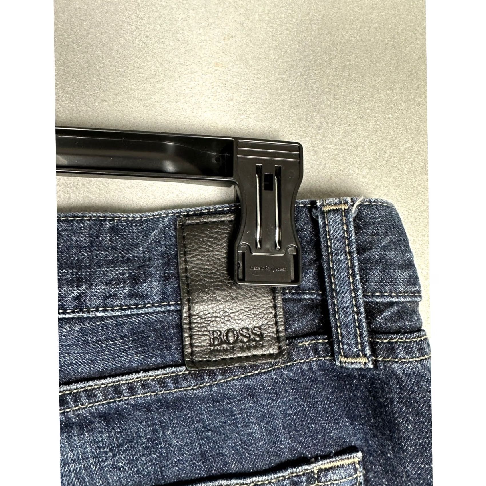 Hugo Boss HUGO BOSS Jeans Jacksons Straight Dark Wash Blue Denim 36x32 Mens Regular 5-Pocket Denim Button Fly Blue Jeans Men Size US 36 / EU 52 - 7 Thumbnail
