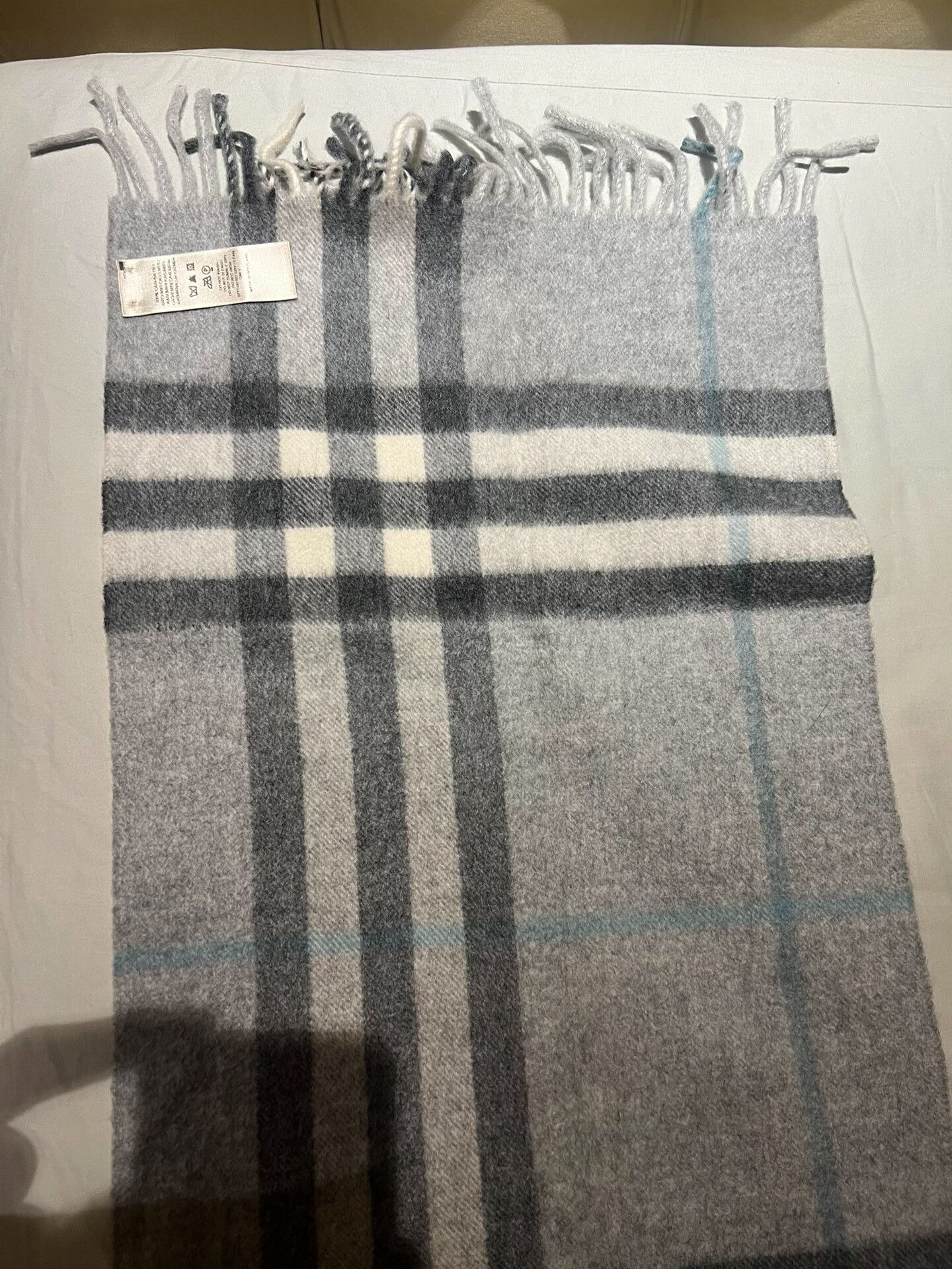 Burberry Burberry Classic Check Cashmere Scarf Size ONE SIZE - 1 Thumbnail