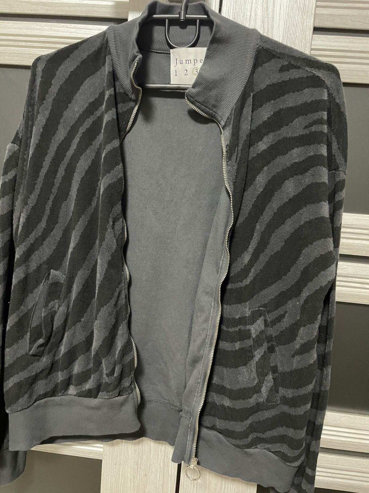 Japanese Brand Jumper 1234 Zip Up Sweatshirt Zebra Print Desing Rare Size 3 Size US S / EU 44-46 / 1 - 6 Thumbnail