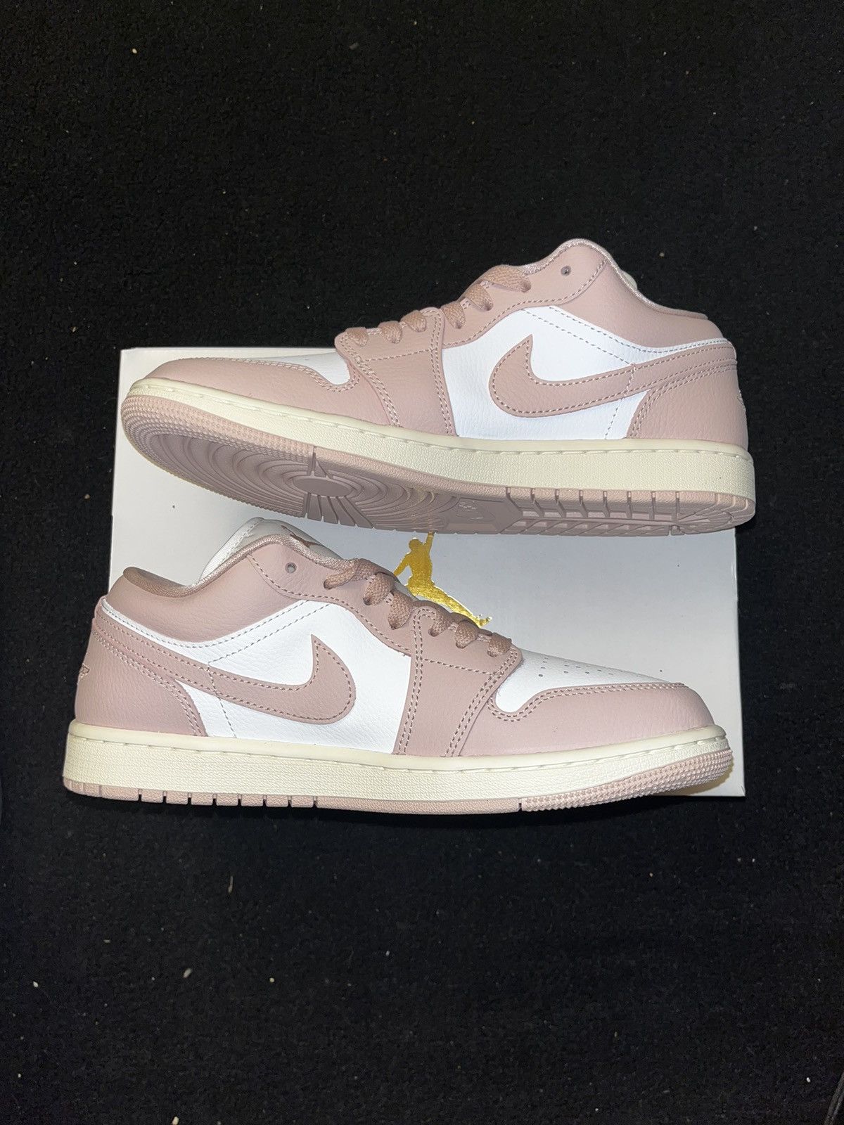 Jordan Brand Jordan 1 low pink/white 8M/9.5W Size US 7.5 / EU 40-41 - 2 Thumbnail