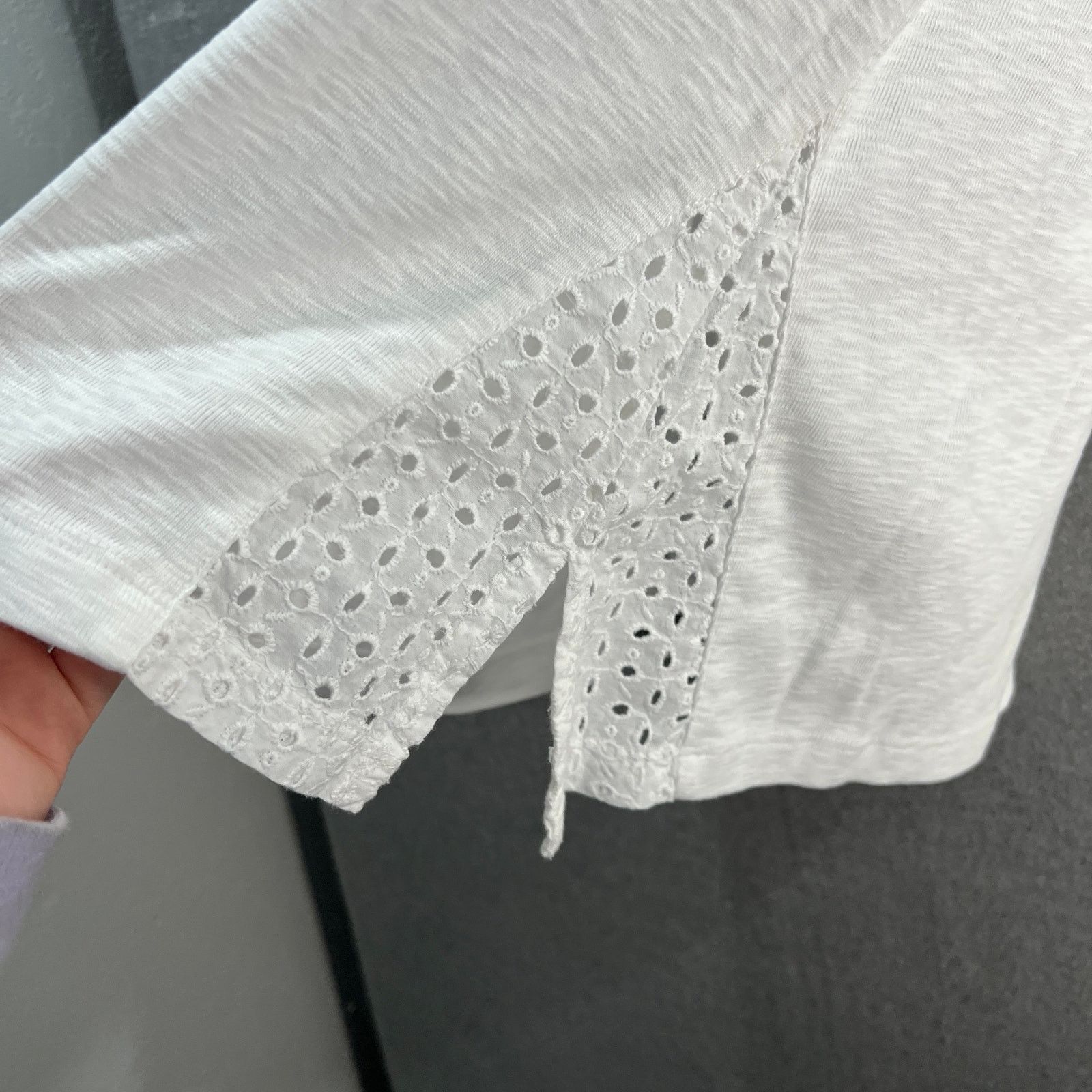 Isaac Mizrahi Isaac Mizrahi Live! Slub Jersey Top with Eyelet Insets Size S / US 4 / IT 40 - 8 Thumbnail