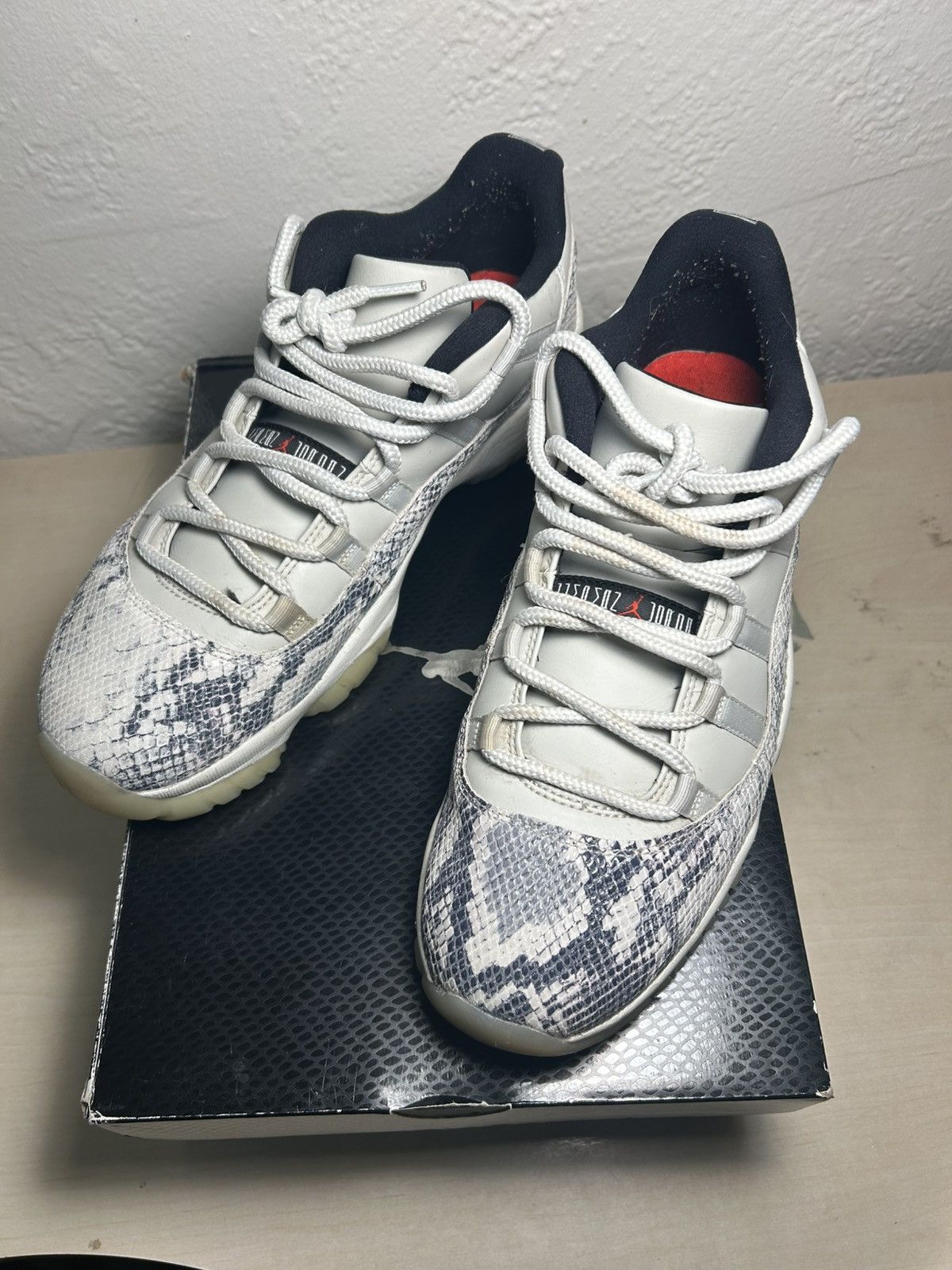 Jordan Brand Jordan “light bone” low top 11s Size US 12 / EU 45 - 2 Thumbnail