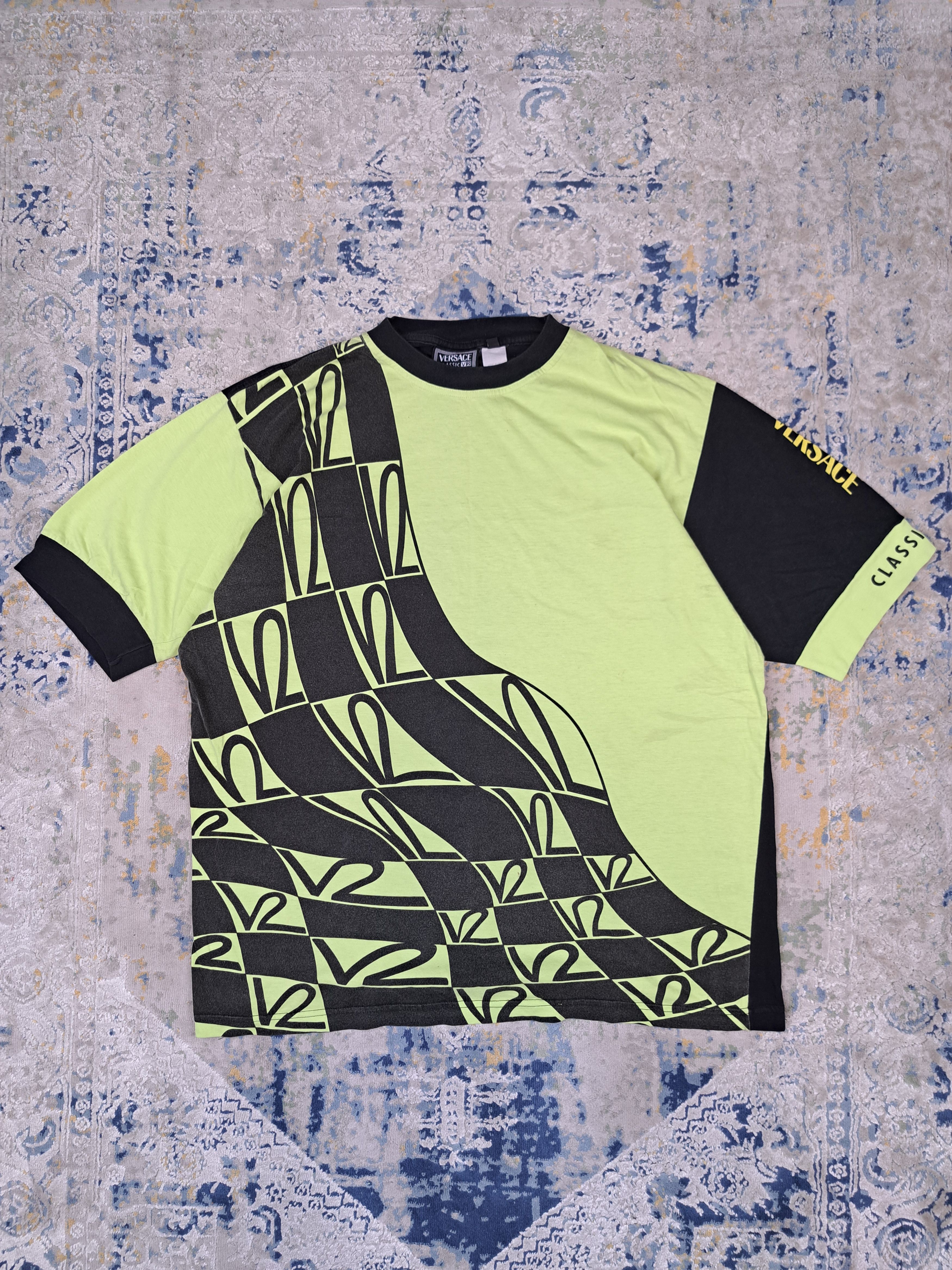 Versace Vintage 90s Versace Avant Garde Tee Archive Designer Size US XL / EU 56 / 4 - 1 Thumbnail