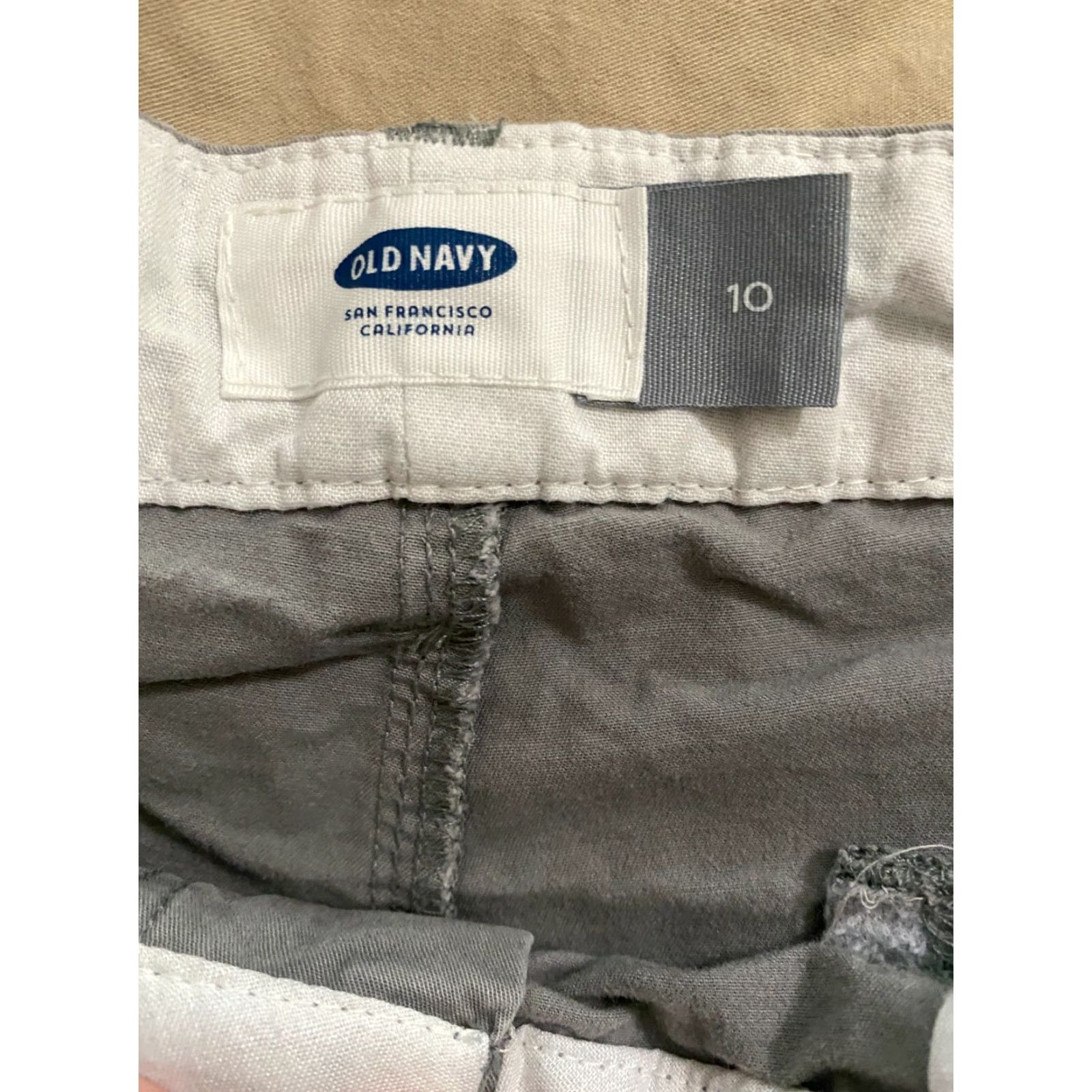 Old Navy Old Navy Women’s Gray Shorts size 10 Size 32" / US 10 / IT 46 - 3 Thumbnail