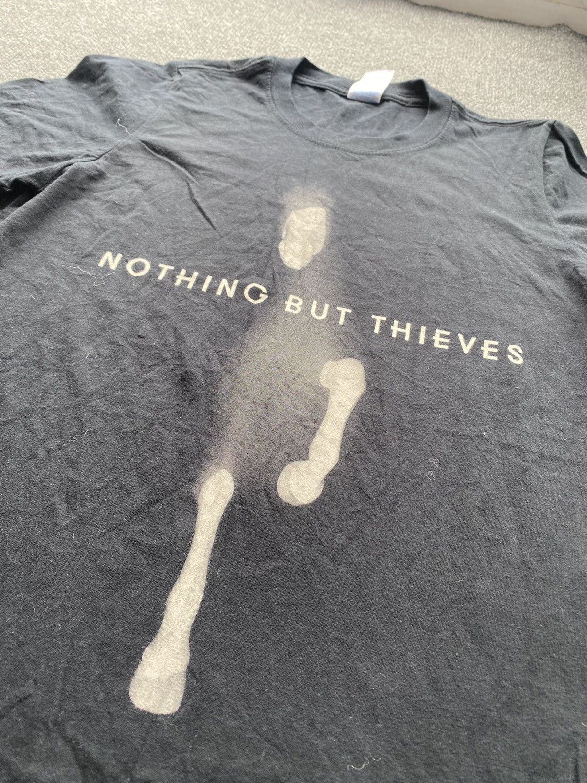 Band Tees 🔥Vntg Band Tour 2015 Nothing But Thieves Black tee s gildan Size US S / EU 44-46 / 1 - 2 Thumbnail