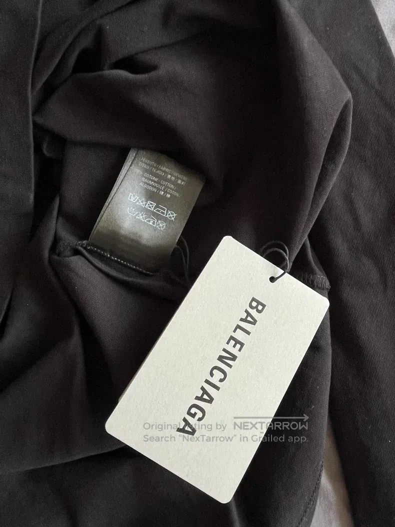 Balenciaga Balenciaga Original small logo long sleeve T-shirt Size US S / EU 44-46 / 1 - 6 Thumbnail