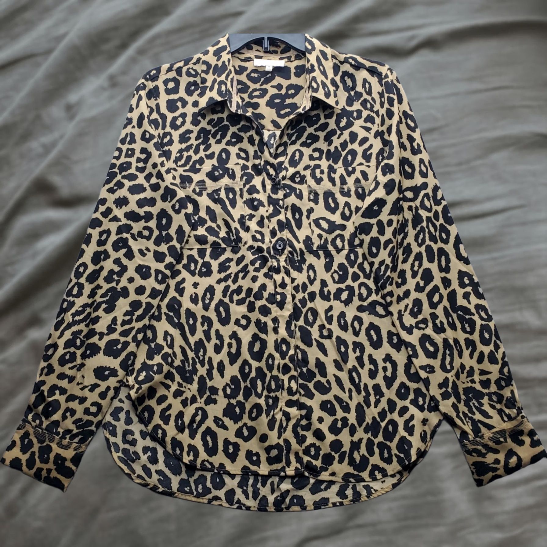 Isaac Mizrahi Isaac Mizrahi Womens Shirt M Multicolor Leopard Print Curved Hem Button Front Size M / US 6-8 / IT 42-44 - 1 Thumbnail