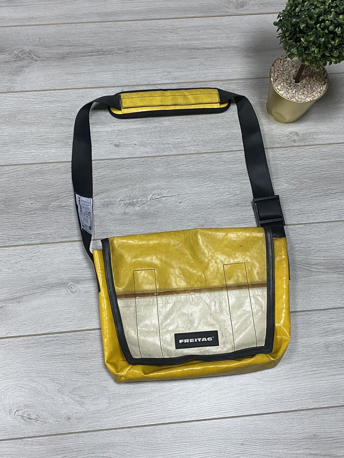 Freitag Freitag🇨🇭X 3 in 1 recycle ♻️ waterproof vintage Zurich bag Size ONE SIZE - 2 Thumbnail