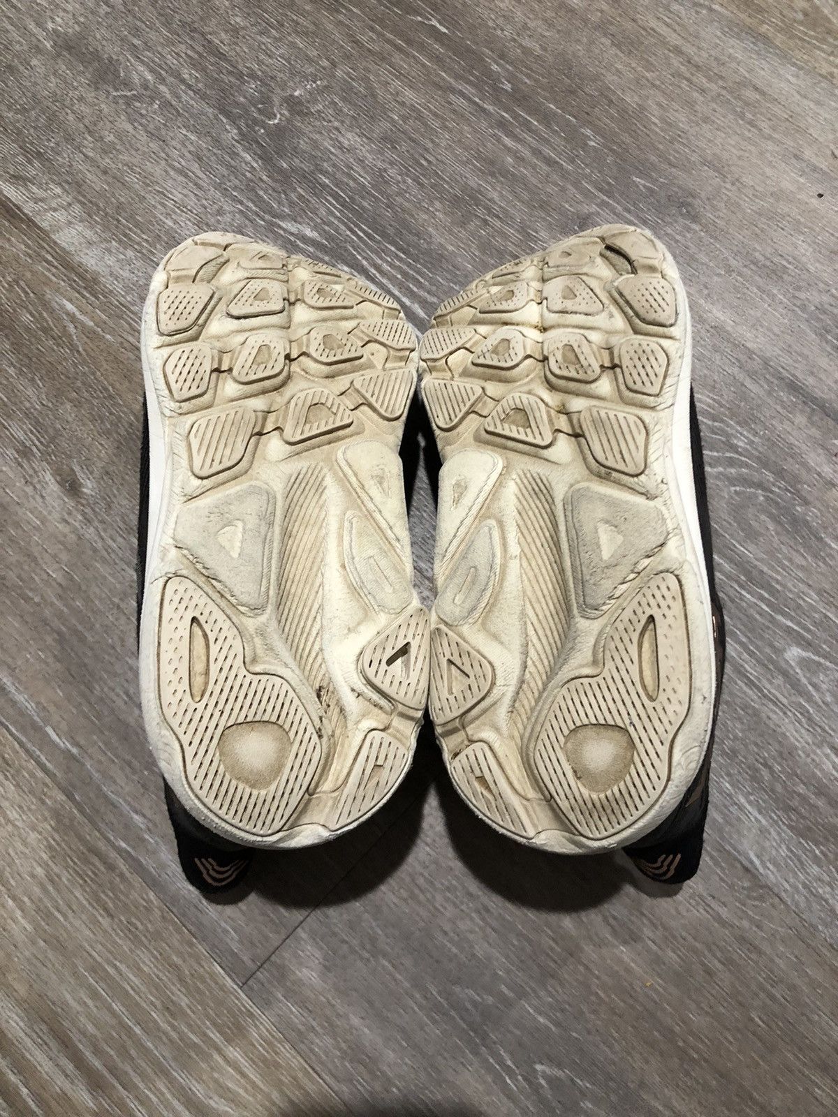 Hoka Hoka One One Clifton 9 Shoes Womens Size 9.5 Black Rose Gold Size US 9.5 / IT 39.5 - 12 Thumbnail