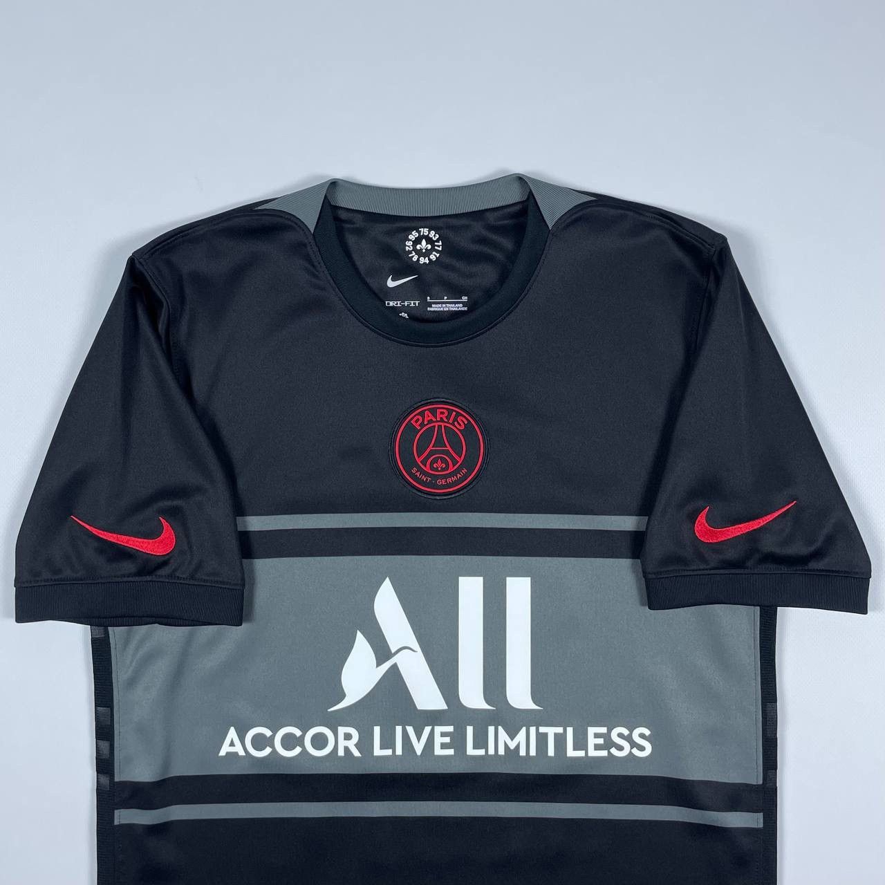 Nike Vintage 30 Messi PSG paris nike size S black rare away Size US S / EU 44-46 / 1 - 5 Thumbnail