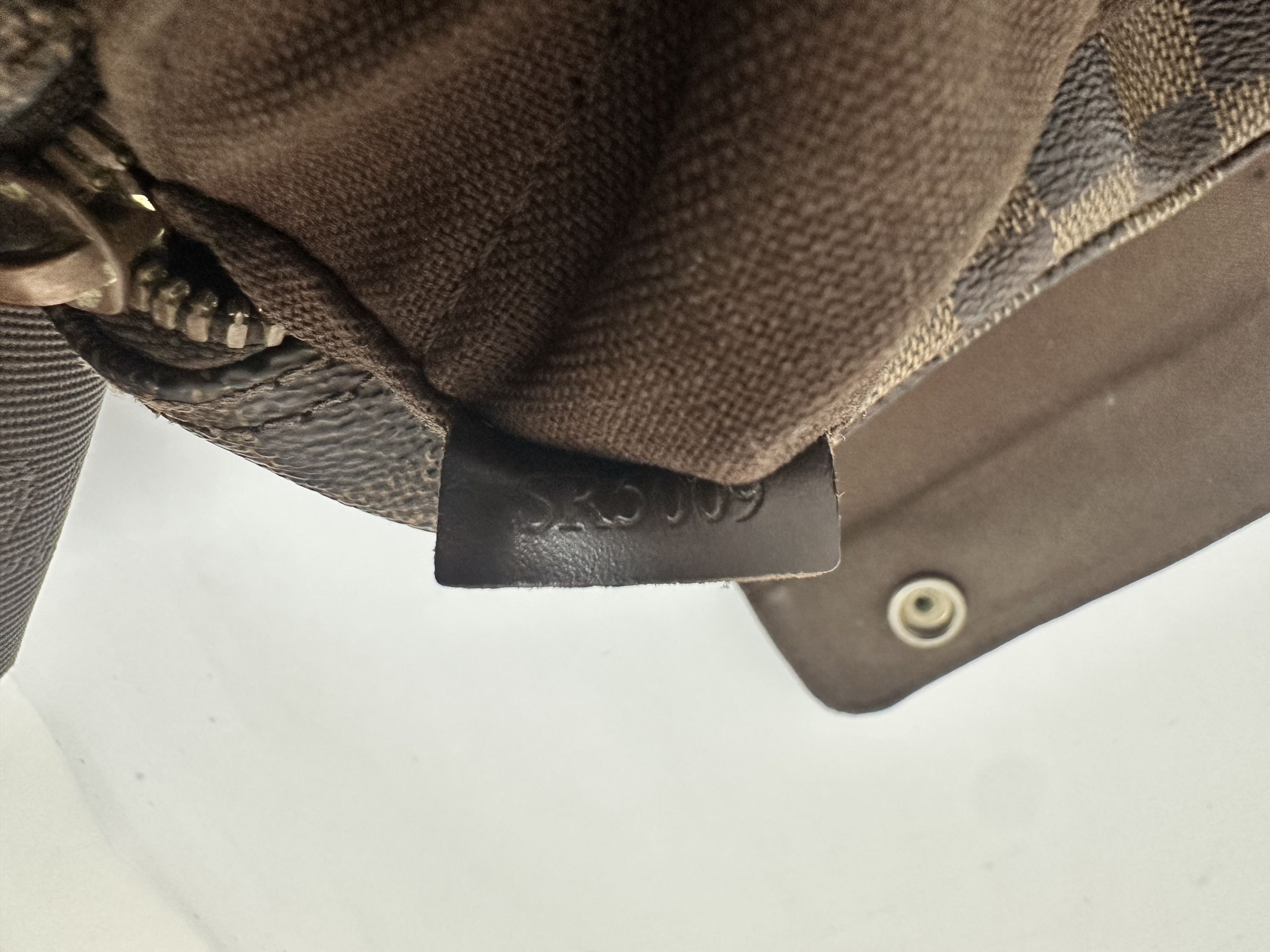 Louis Vuitton Louis Vuitton Damier Ebene Canvas Naviglio Messenger Bag Size ONE SIZE - 9 Thumbnail