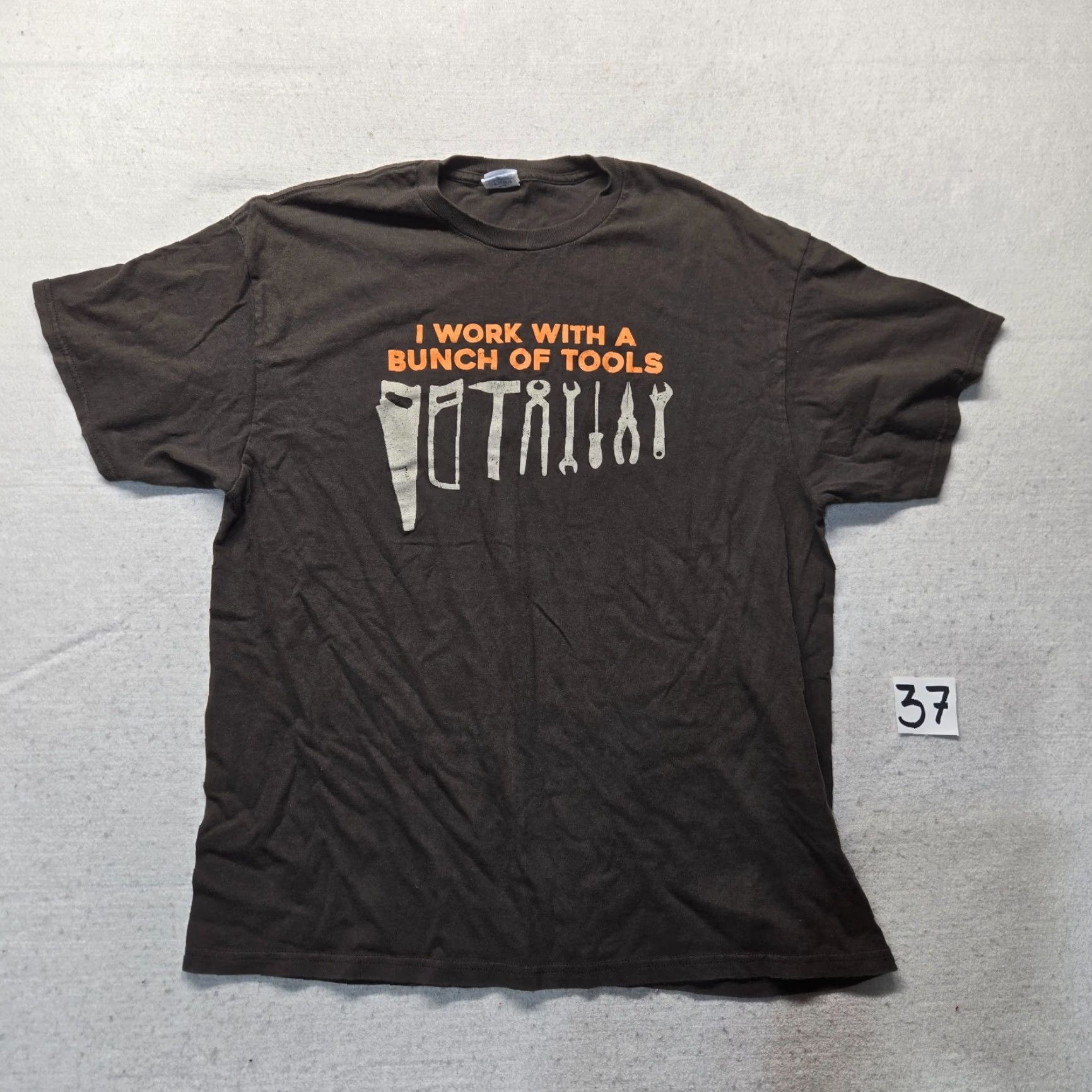 Gildan VINTAGE Gildan Funny Construction Tools T-Shirt Men’s XL Brown Size US XL / EU 56 / 4 - 2 Thumbnail