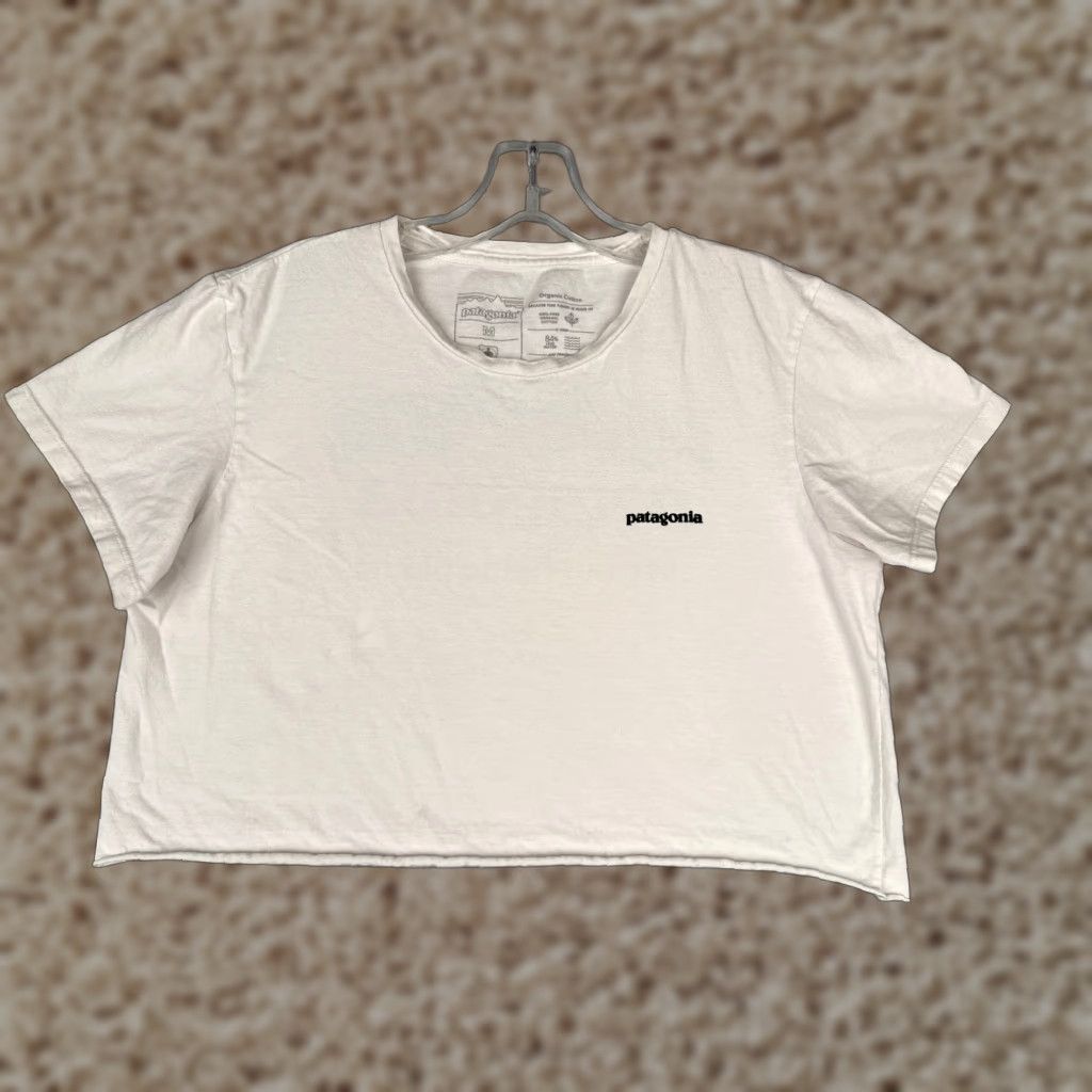 Patagonia Patagonia Shirt Adult Medium White Short Sleeve Crew Neck Cotton Crop Distressed Cropped Shirt Womens Classic Outdoor 90s? Size M / US 6-8 / IT 42-44 - 1 Thumbnail