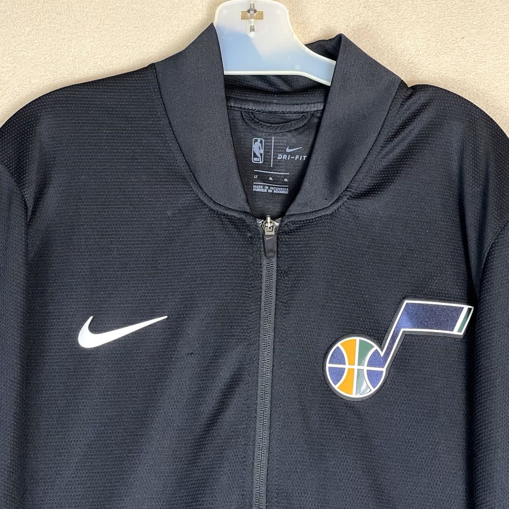 Nike Nike NBA Jacket Mens LT Black Full Zip Utah Jazz Embroidered Logo Dri Fit Size US L / EU 52-54 / 3 - 2 Thumbnail