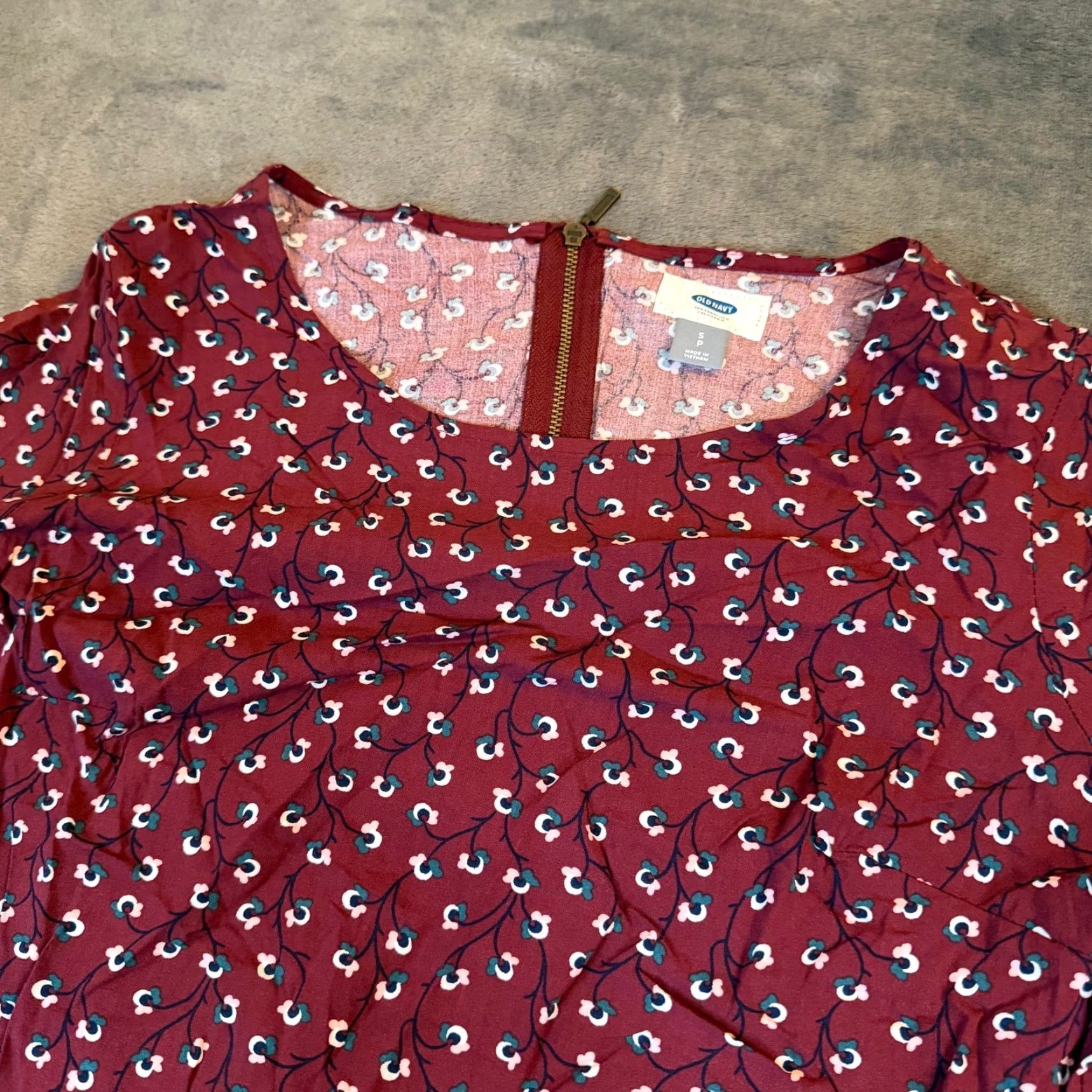 Old Navy Old Navy Womens Small Burgundy Floral Vine Rayon 3/4 Sleeve Shift Dress Size S / US 4 / IT 40 - 2 Thumbnail