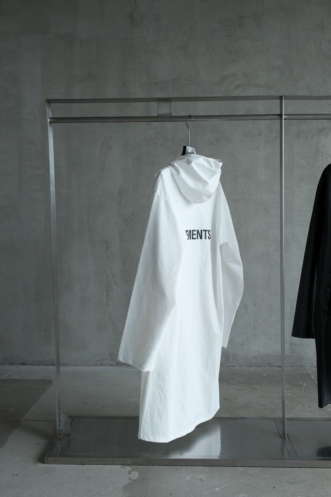 Vetements Vetements Rain Coat Size US XL / EU 56 / 4 - 7 Thumbnail