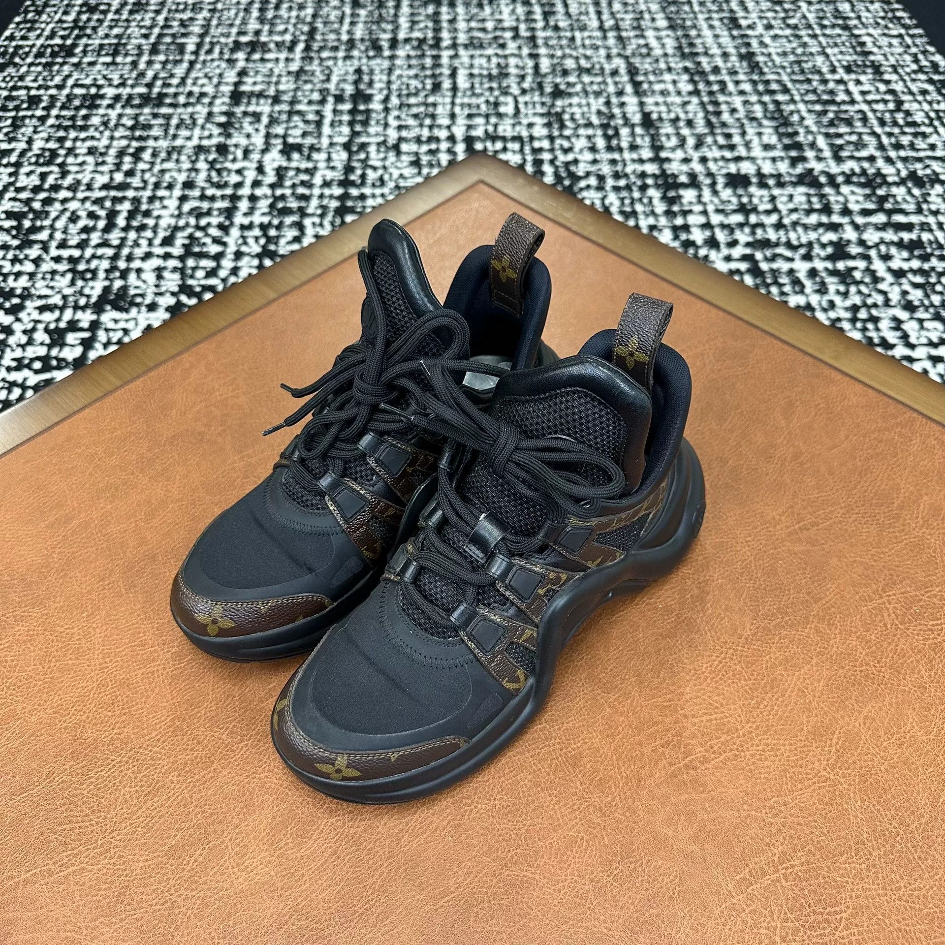 Louis Vuitton Louis Vuitton Black Lowtop Sneakers it_37 Women Size US 7 / IT 37 - 1 Thumbnail