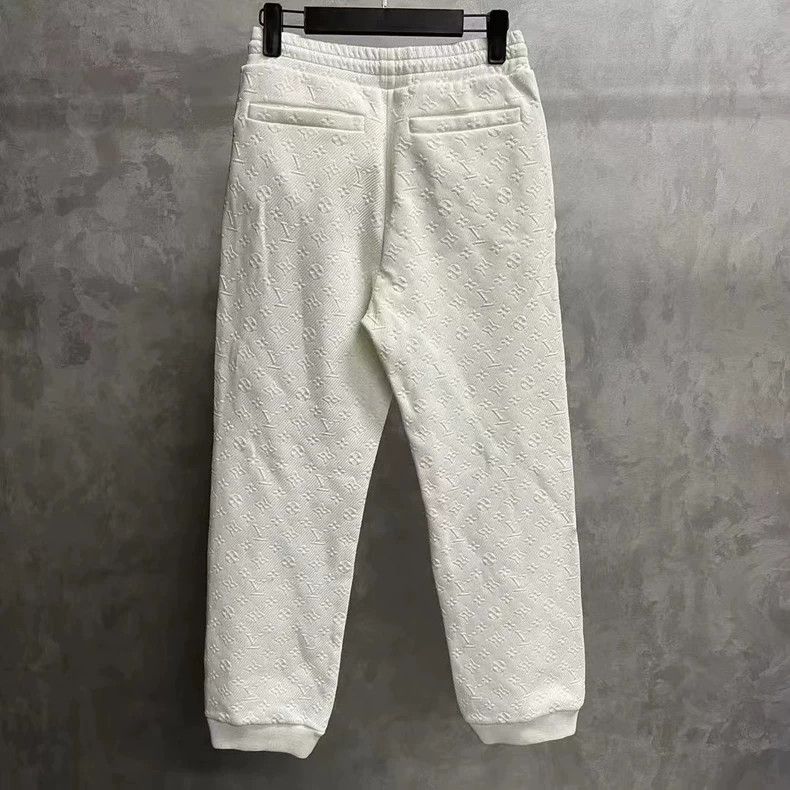 Louis Vuitton Louis Vuitton size s White embossed full-printed logo stra Size US 28 / EU 44 - 5 Thumbnail