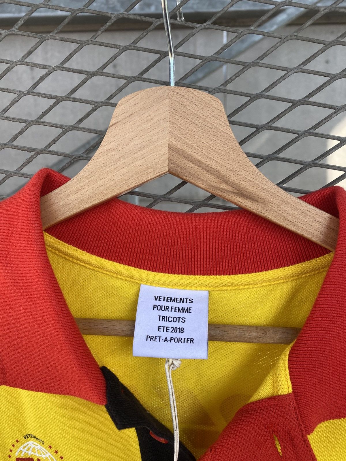Vetements Vetements x DHL Upside Down Polo T-Shirt New Size US S / EU 44-46 / 1 - 2 Thumbnail
