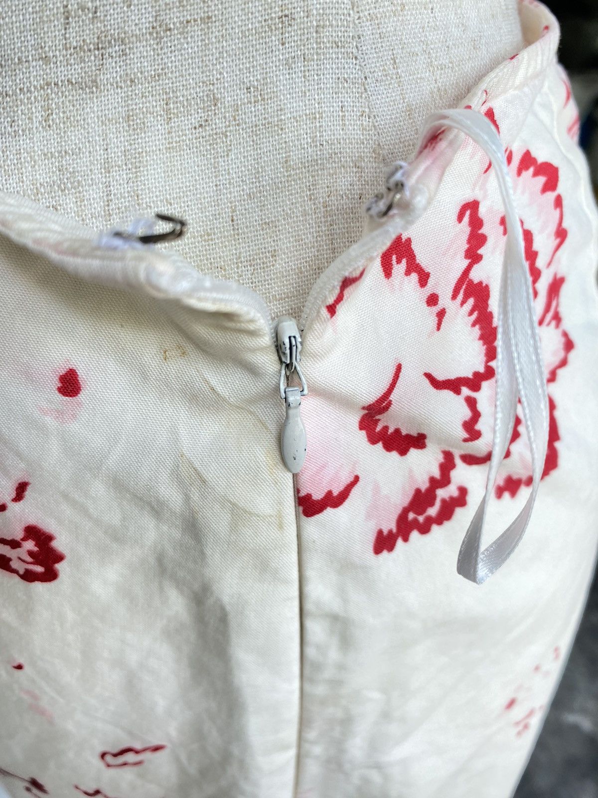 Marni MARNI Red Floral Print Skirt. Size 28" / US 6 / IT 42 - 11 Thumbnail