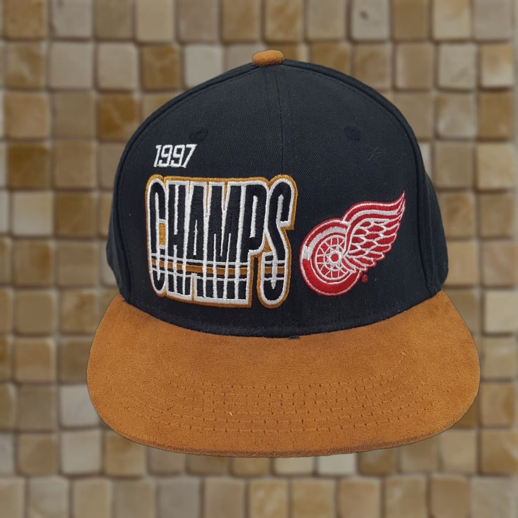 NHL VINTAGE Detroit Red Wings NHL Baseball Cap Hat - Suede Brim Snapback, One Size, Black, 90s Y2K Retro Sports Hat Mens Size ONE SIZE - 1 Thumbnail