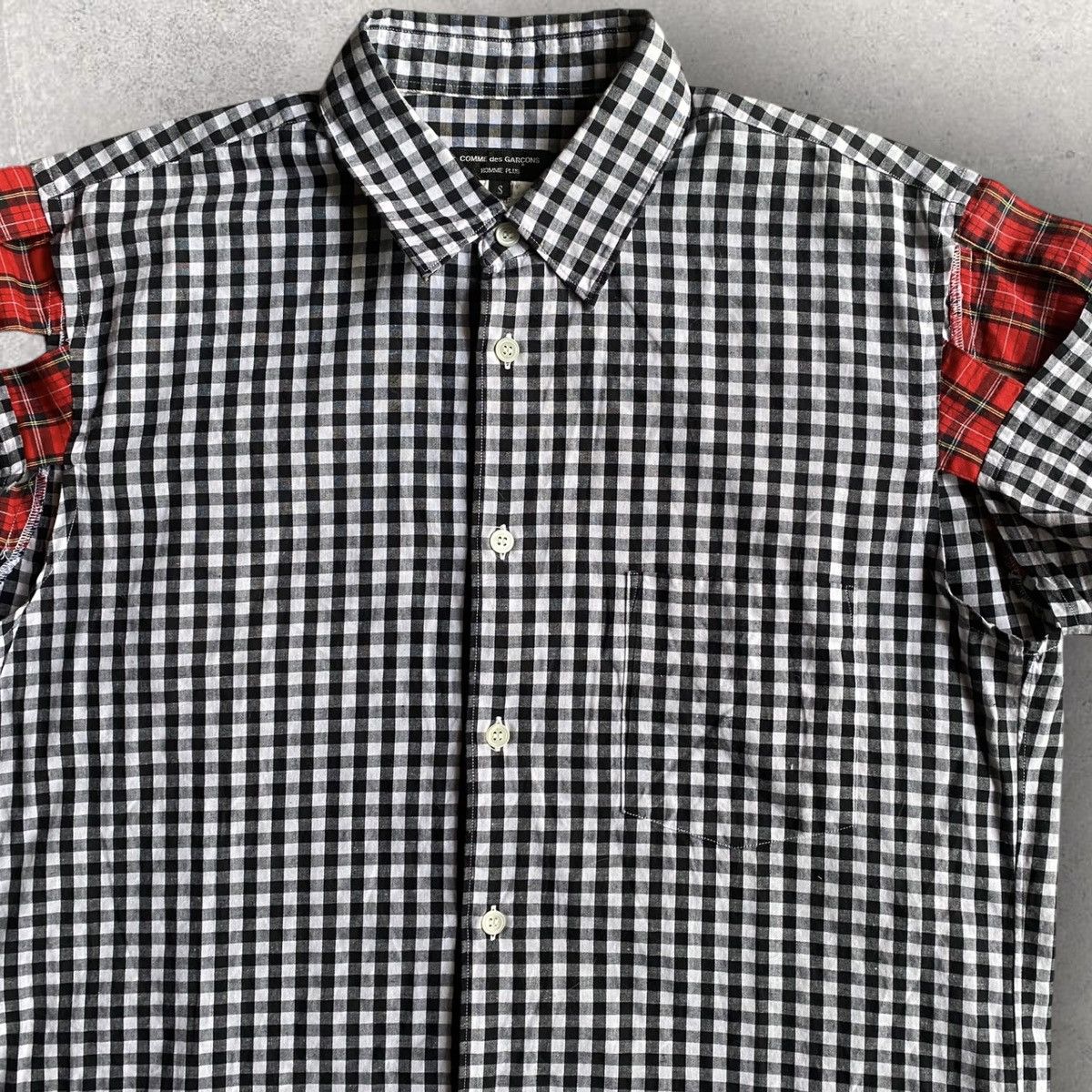 Comme des Garcons SS11 Cut Out Sleeves Shirt Size US S / EU 44-46 / 1 - 4 Thumbnail