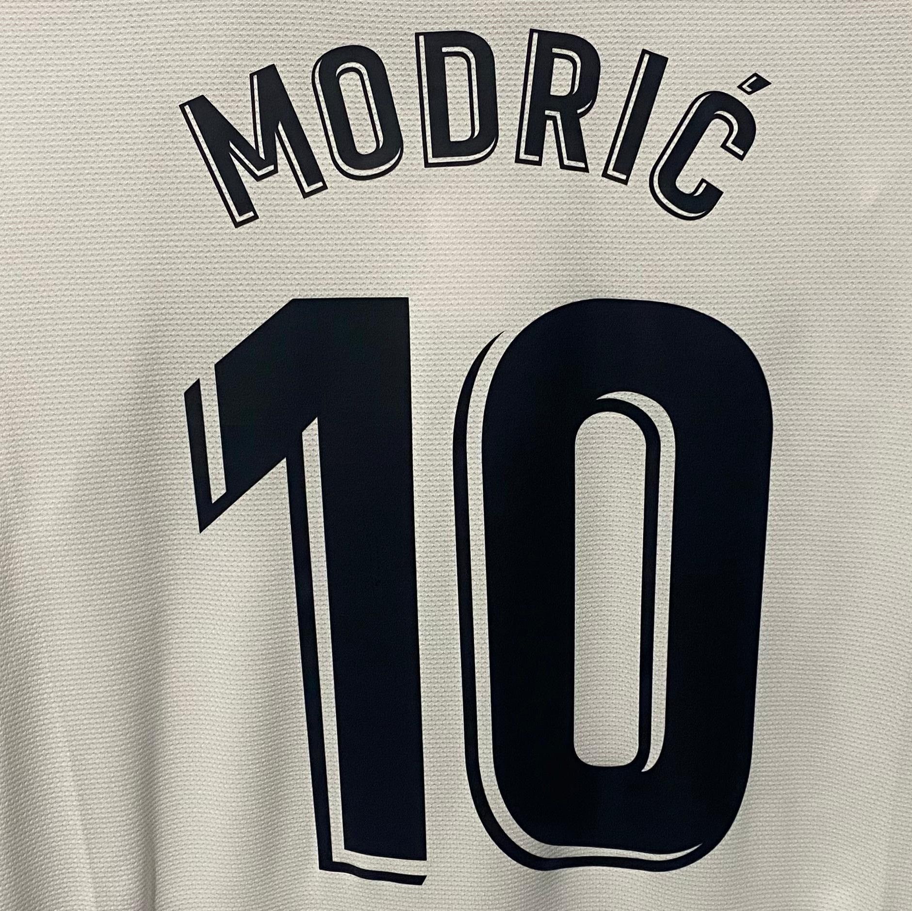 Adidas Real Madrid 2018-2019 Home Jersey Luka Modric Size US M / EU 48-50 / 2 - 4 Thumbnail
