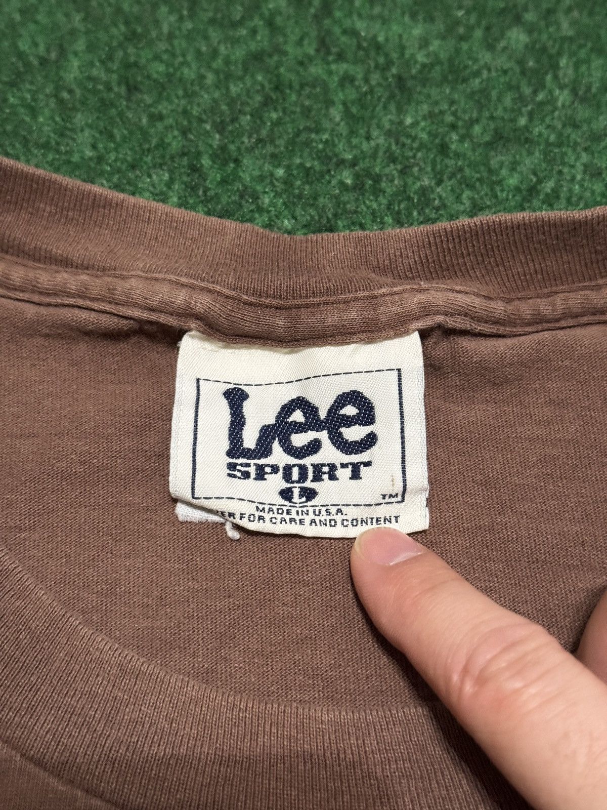 Vintage Vintage 90s Cleveland Browns Lee Sport Nutmeg Faded T Shirt Size US L / EU 52-54 / 3 - 3 Thumbnail