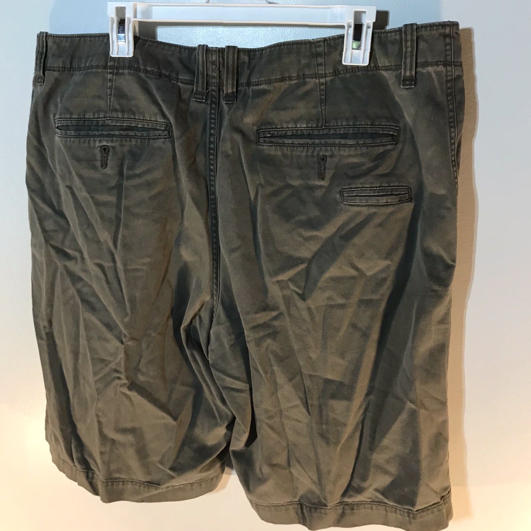 Old Navy Old Navy Men's Chino Shorts Size 40 Green Casual Summer Cotton Flat Front Size US 40 / EU 56 - 2 Thumbnail