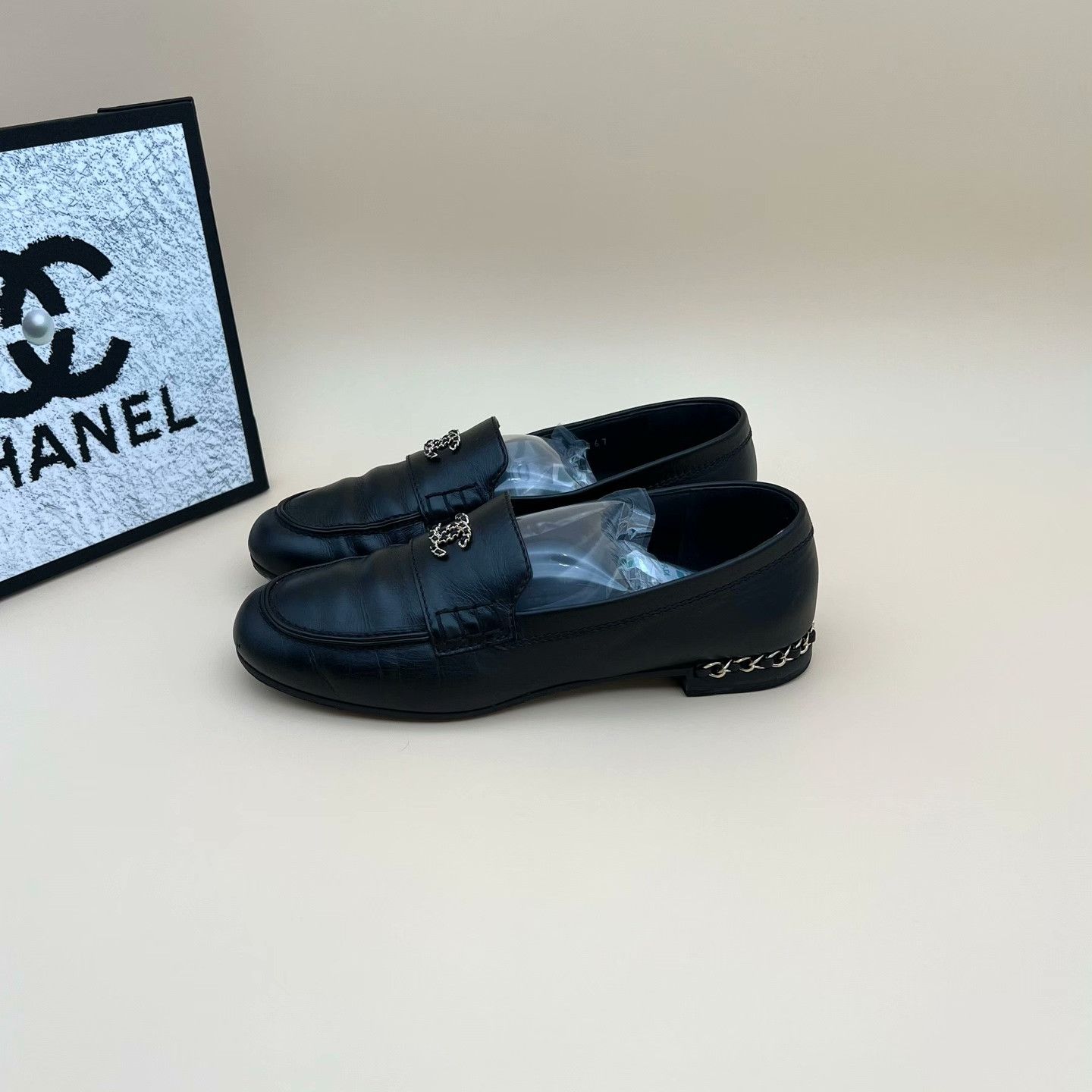 Chanel Chanel Gold Lowtop Sneakers us_6 Women Size US 6 / IT 36 - 1 Thumbnail